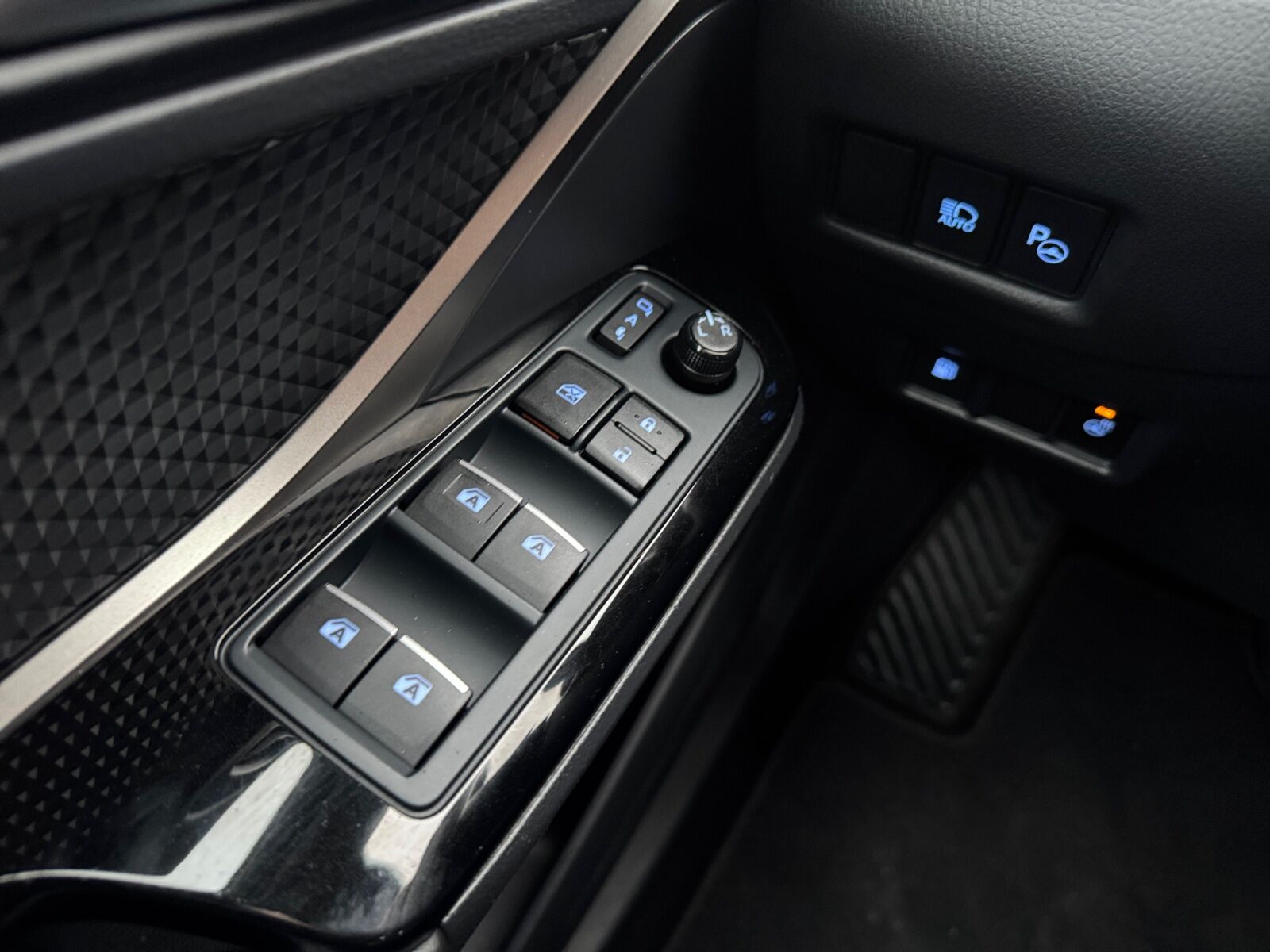 Billede af Toyota C-HR 1,8 Hybrid C-LUB Selected + Premium Multidrive S 122HK 5d Aut.