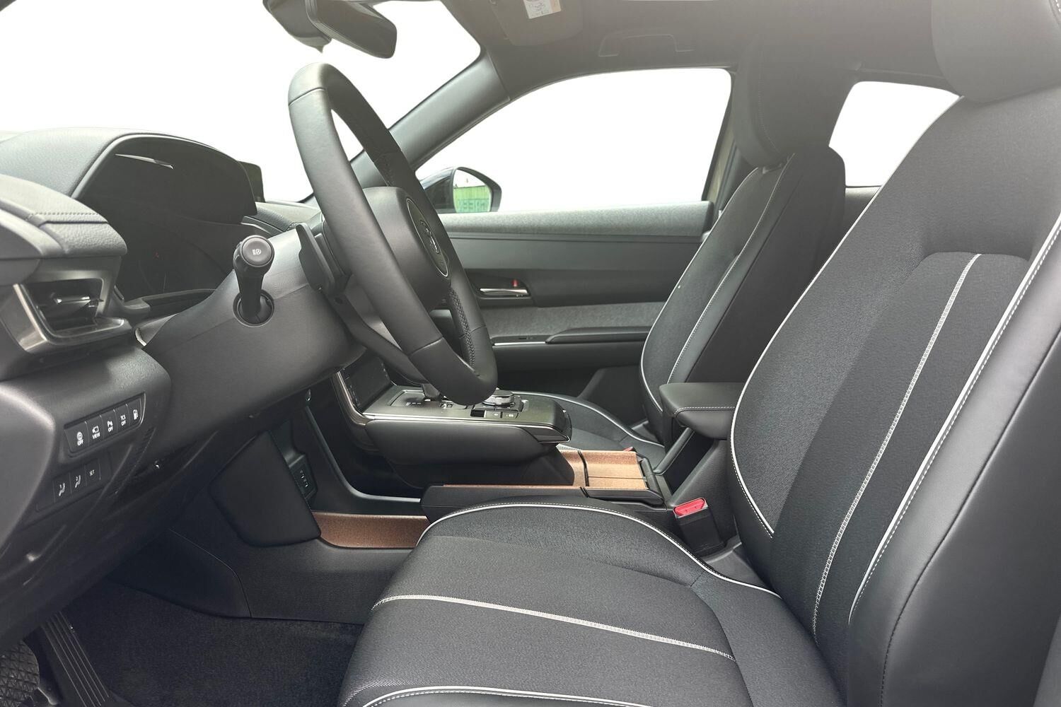 Billede af Mazda MX-30 0,8 e-Skyactiv R-EV  Plugin-hybrid Makoto 170HK 5d Trinl. Gear