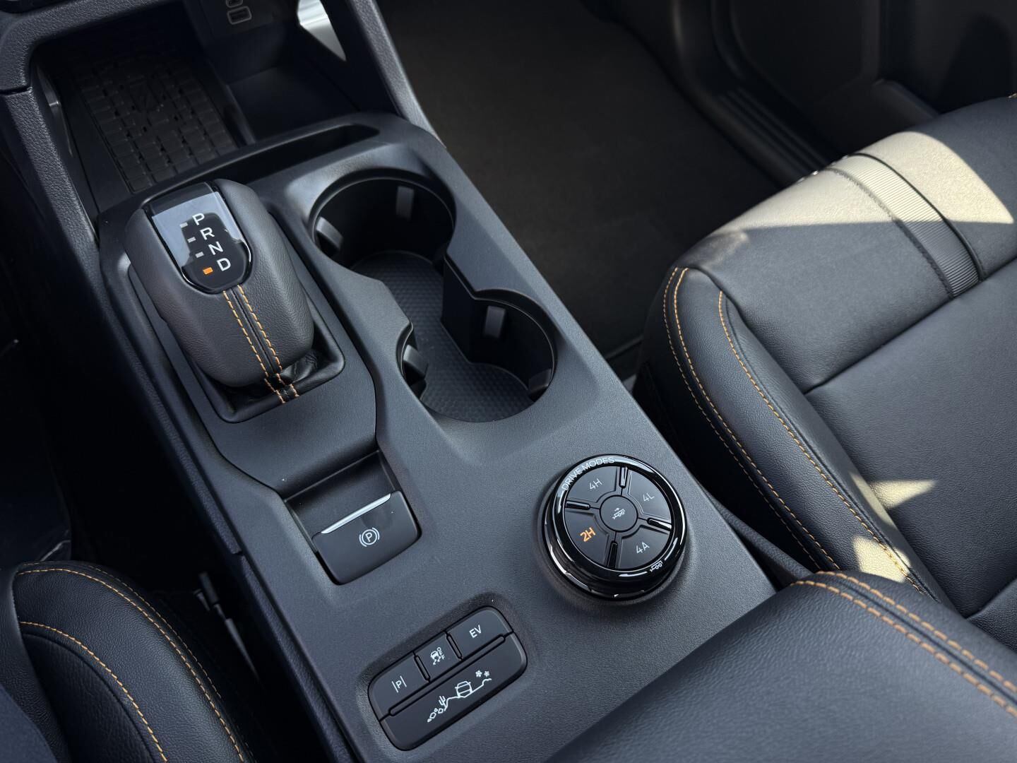 Billede af Ford Ranger Double Cab 2,3 EcoBoost Hybrid Wildtrak e-4WD 281HK Pick-Up 10g Aut.