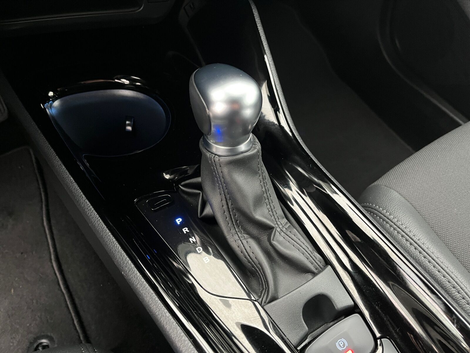 Billede af Toyota C-HR 1,8 Hybrid C-LUB Premium Multidrive S 122HK 5d Aut.