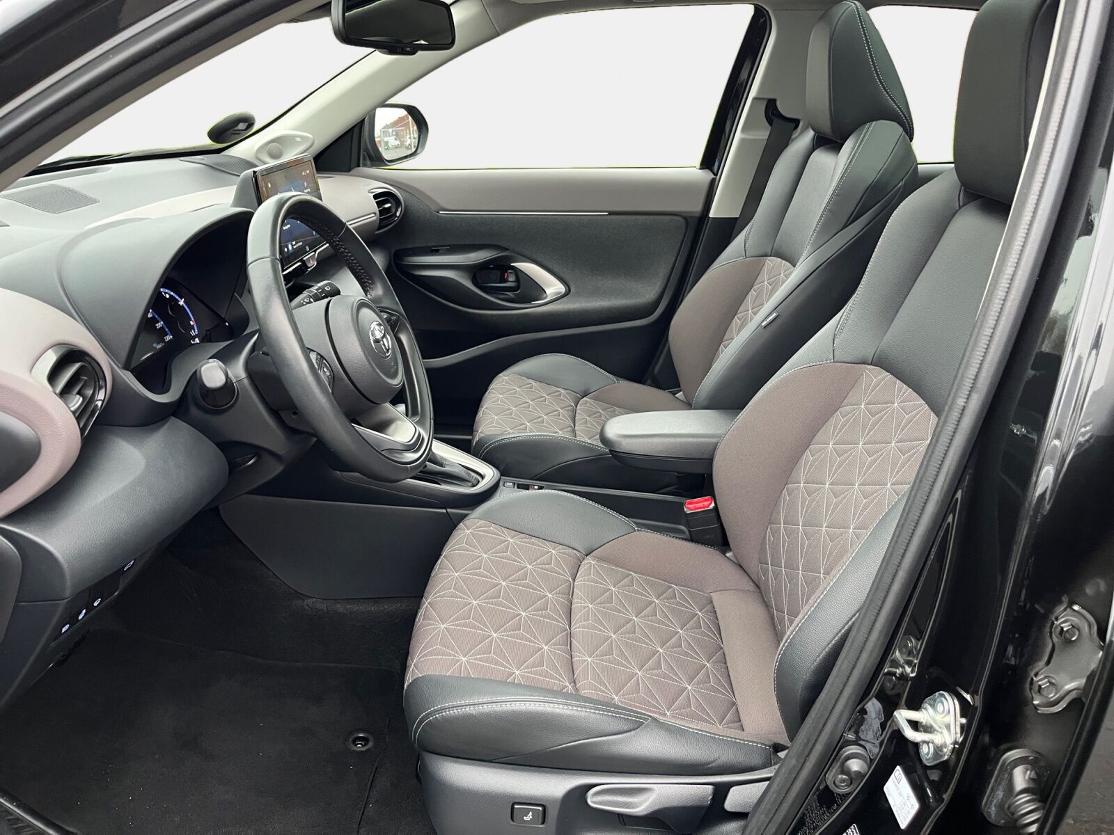 Billede af Toyota Yaris Cross 1,5 Hybrid Elegant 116HK 5d Trinl. Gear