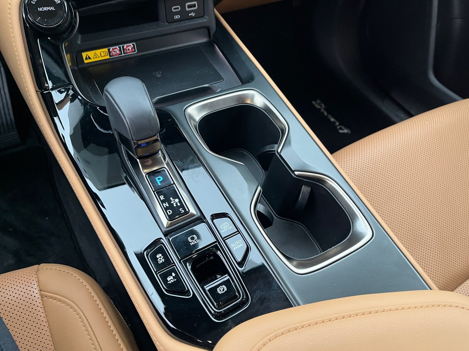 Billede af Lexus NX 450h+ 2,5 Plugin-hybrid Executive 4WD 309HK 5d Trinl. Gear