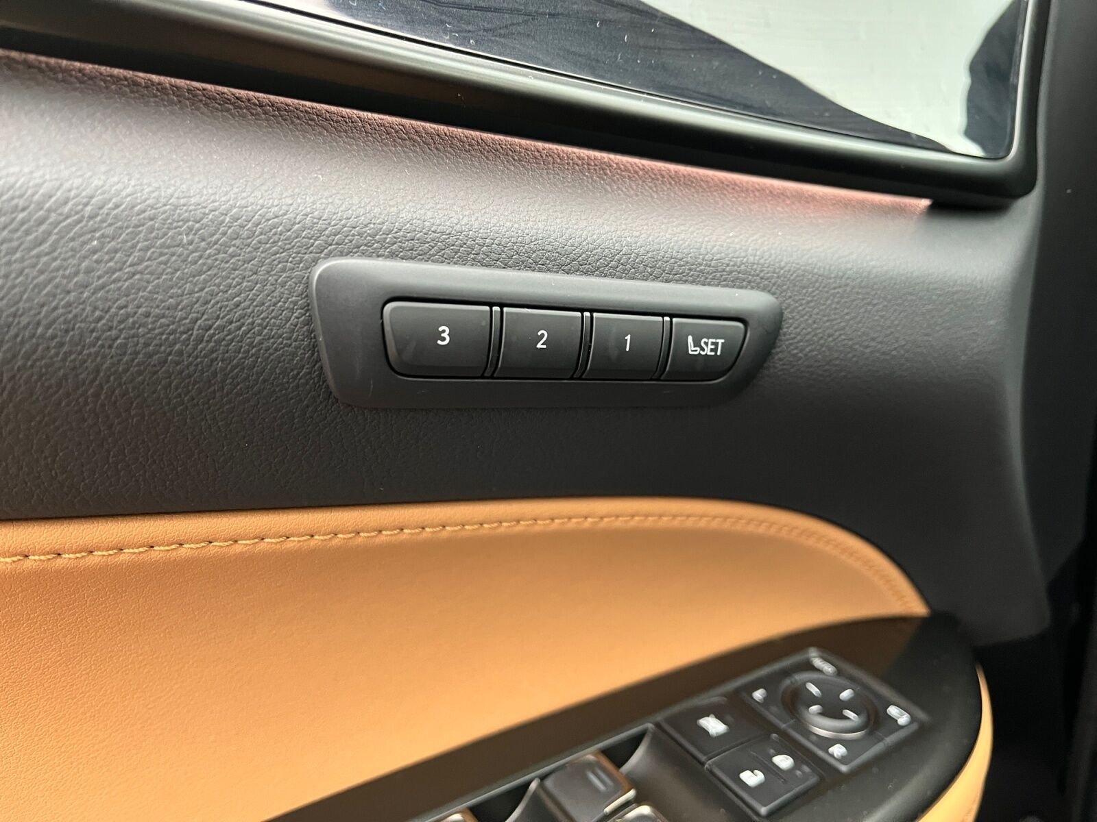 Billede af Lexus NX 450h+ 2,5 Plugin-hybrid Executive 4WD 309HK 5d Trinl. Gear