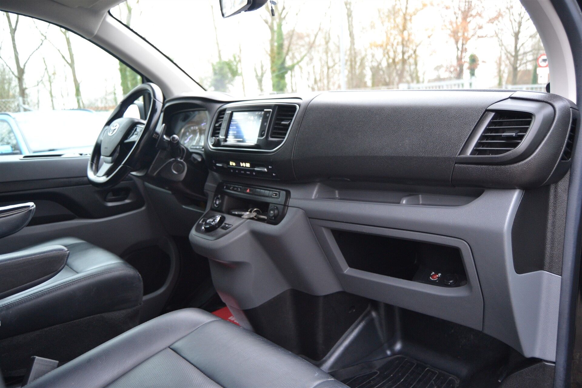 Billede af Toyota Proace Medium 2,0 D Comfort GR m/ dobbelt skydedør, bagklap 177HK Van 8g Aut.