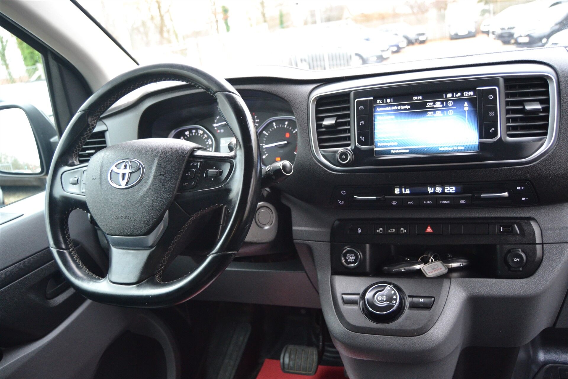 Billede af Toyota Proace Medium 2,0 D Comfort GR m/ dobbelt skydedør, bagklap 177HK Van 8g Aut.