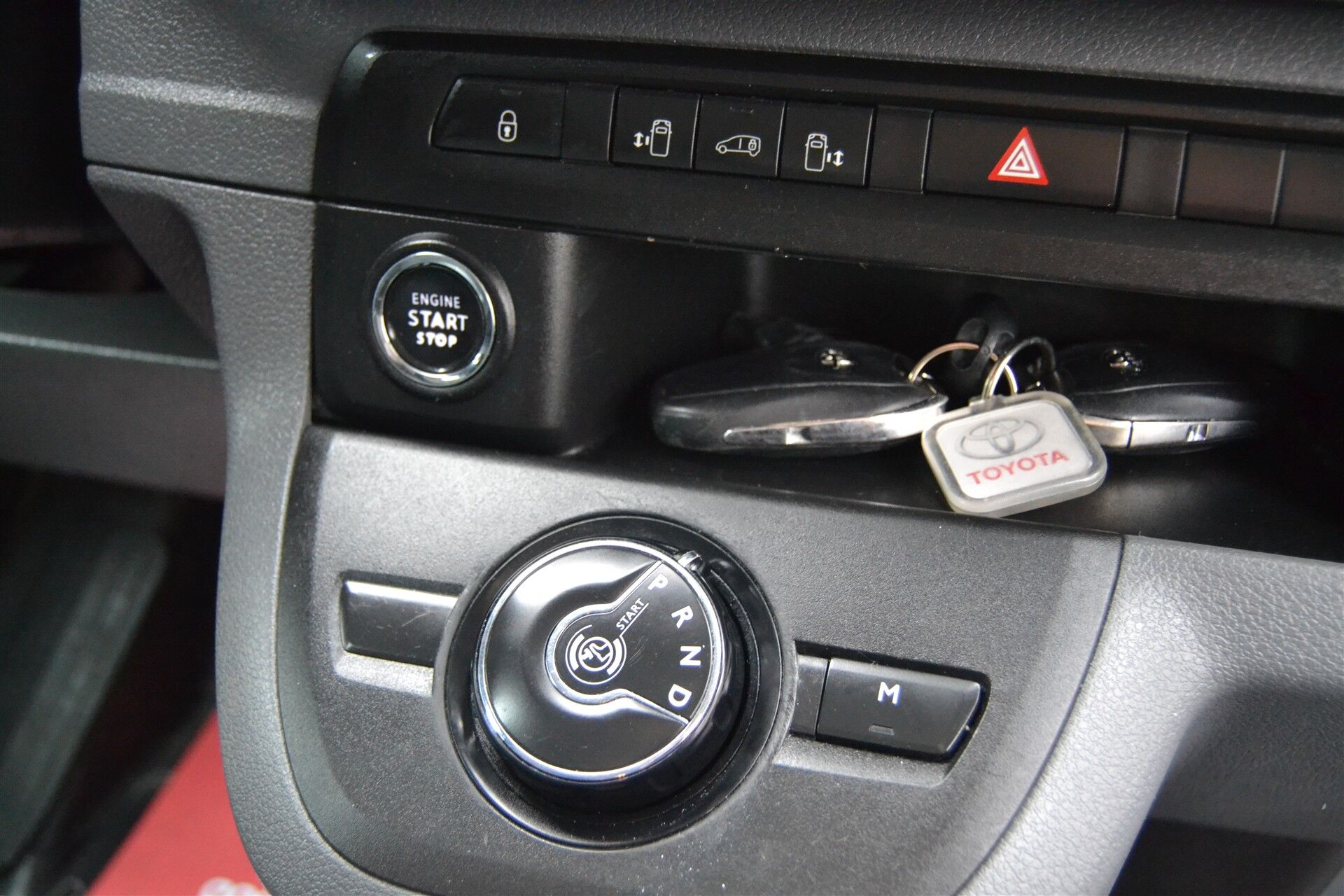 Billede af Toyota Proace Medium 2,0 D Comfort GR m/ dobbelt skydedør, bagklap 177HK Van 8g Aut.