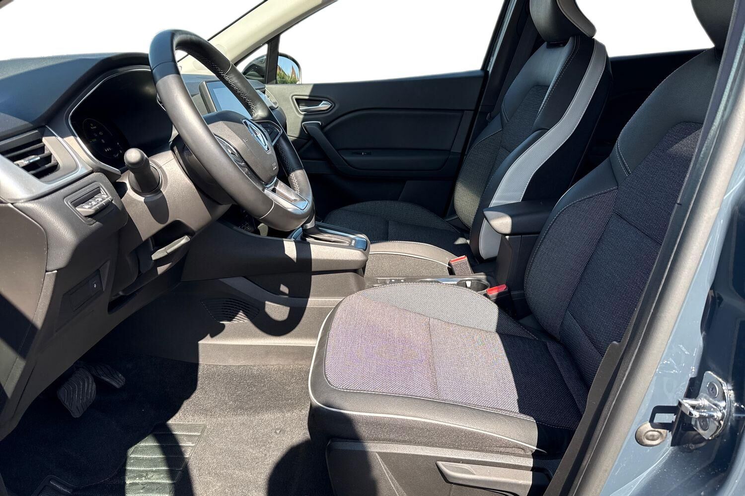 Billede af Renault Captur 1,6 E-TECH  Plugin-hybrid Intens 160HK 5d Aut.