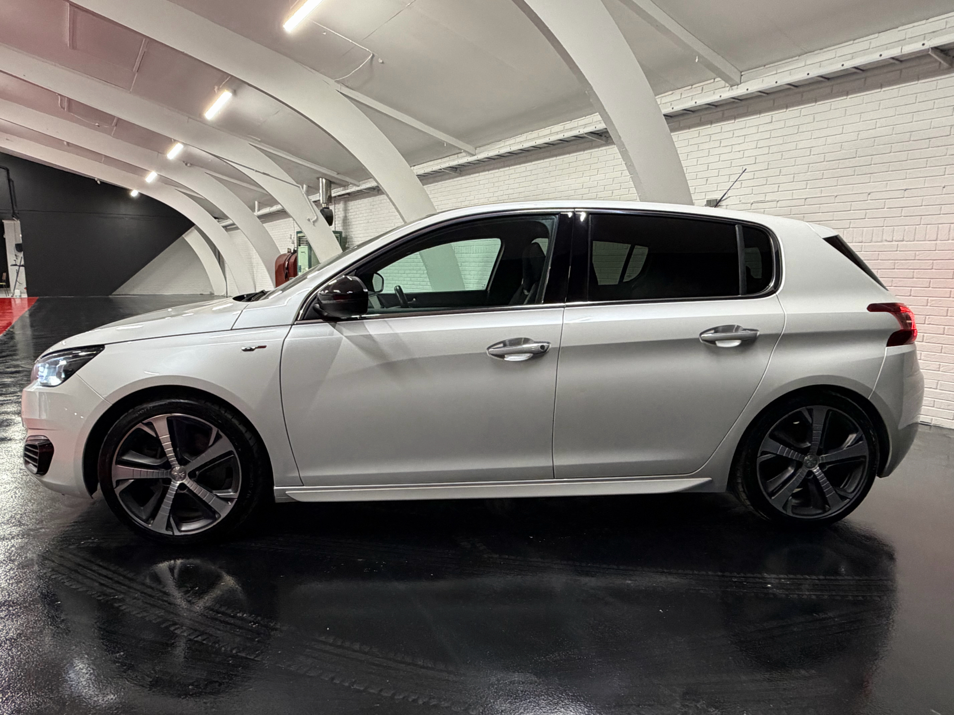 Billede af Peugeot 308 1,6 e-THP GT 205HK 5d 6g
