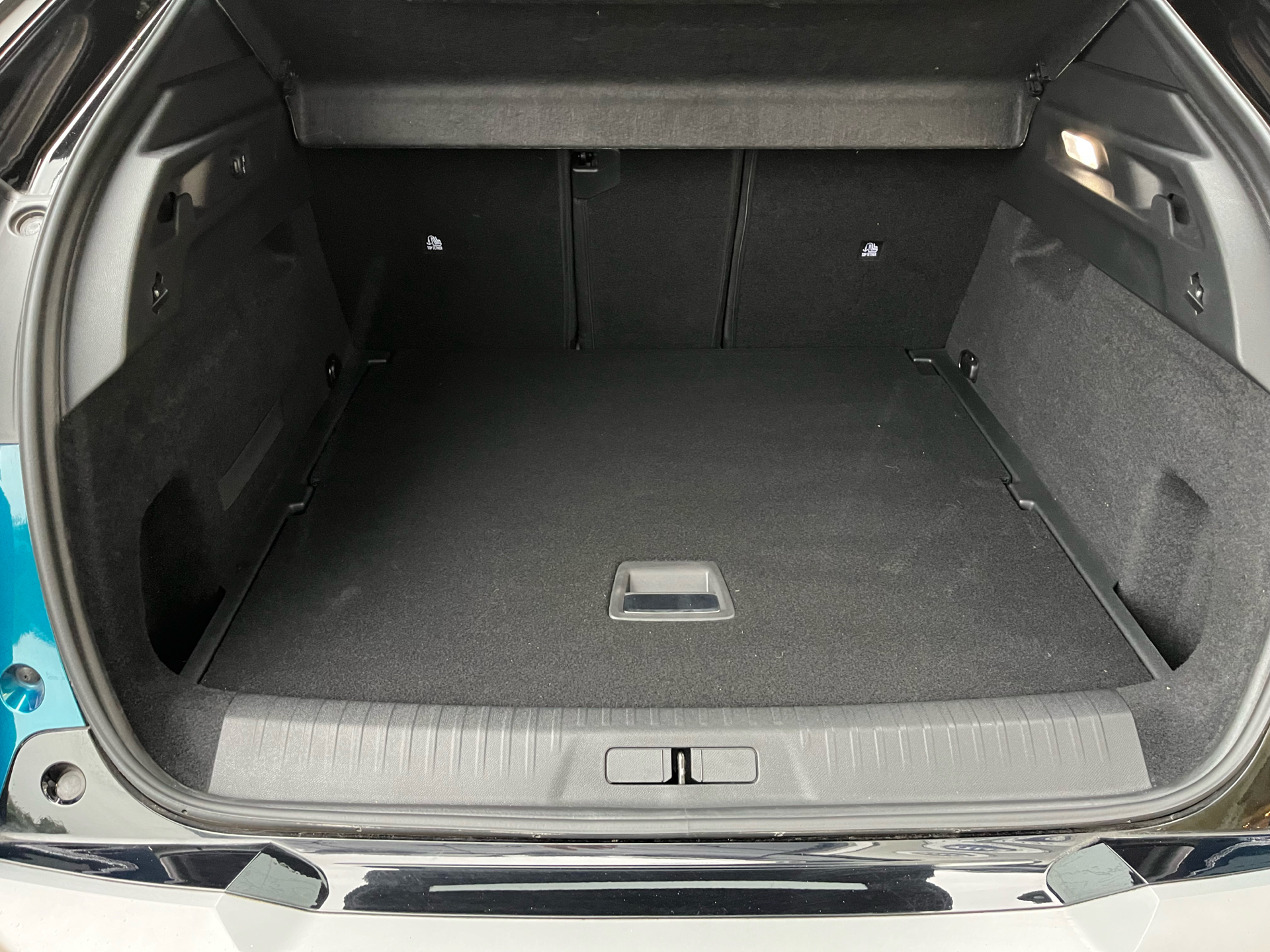 Billede af Peugeot e-3008 EL GT Pack 210HK 5d Aut.