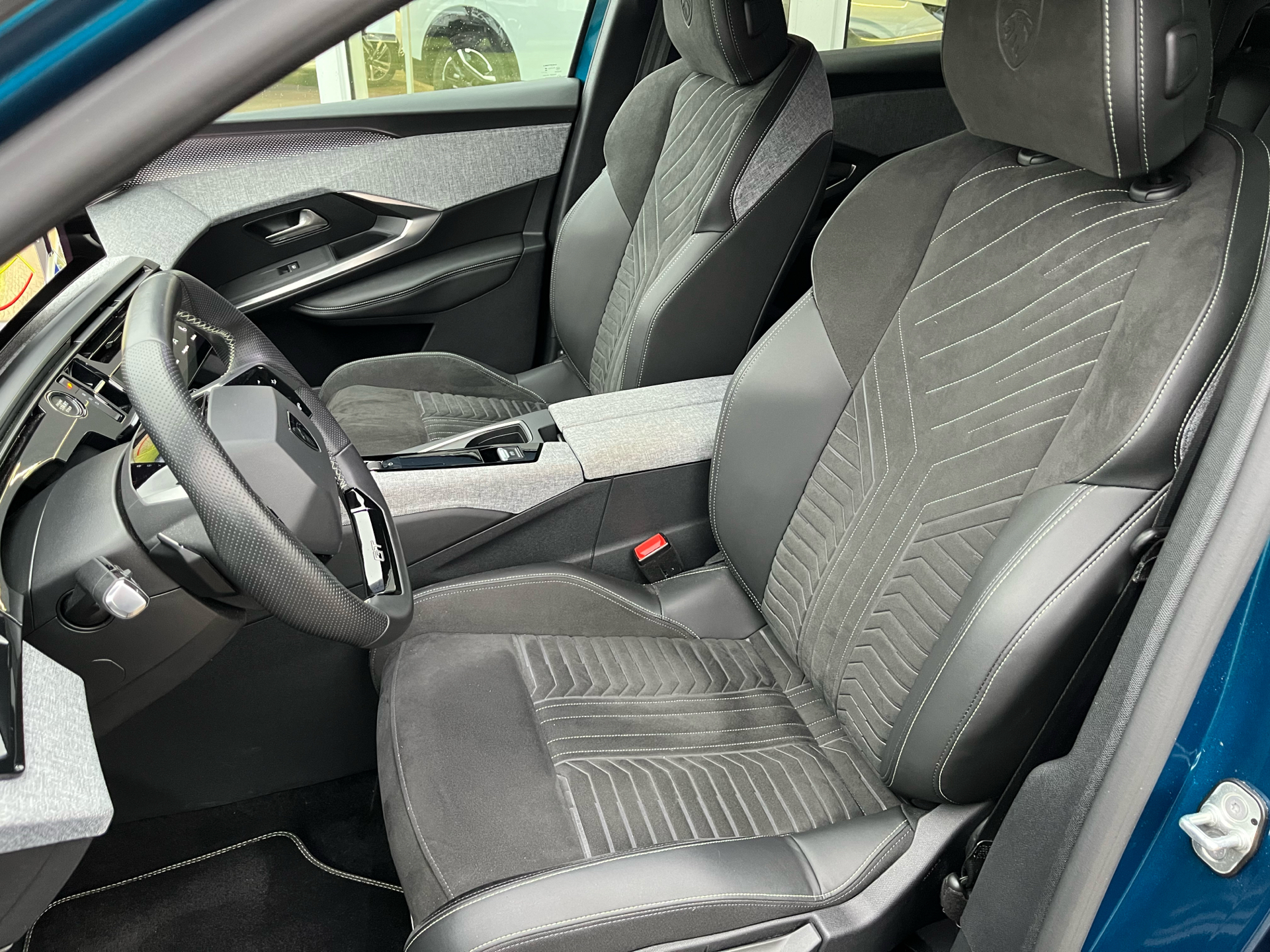 Billede af Peugeot e-3008 EL GT Pack 210HK 5d Aut.