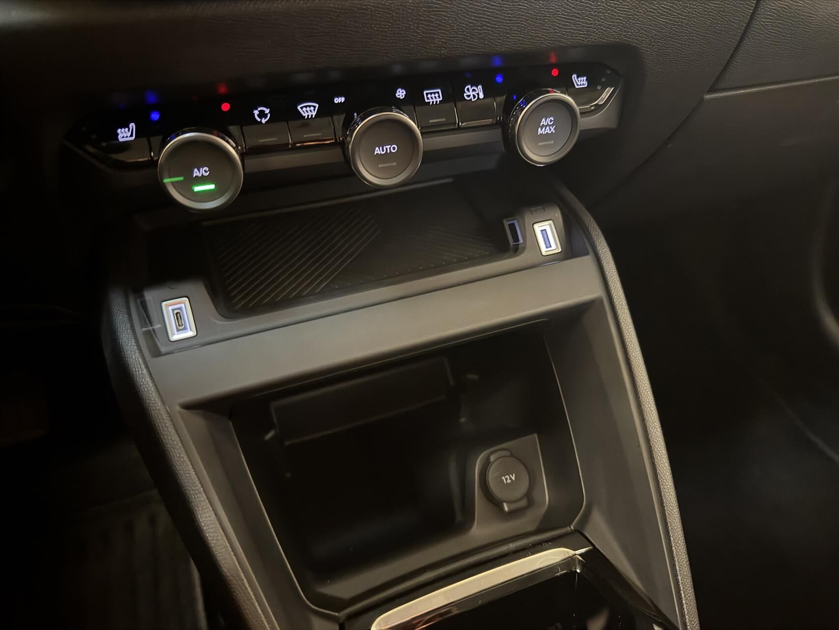 Billede af Citroën C4 X 1,2 PureTech Chevron Sport EAT8 130HK 5d 8g Aut.