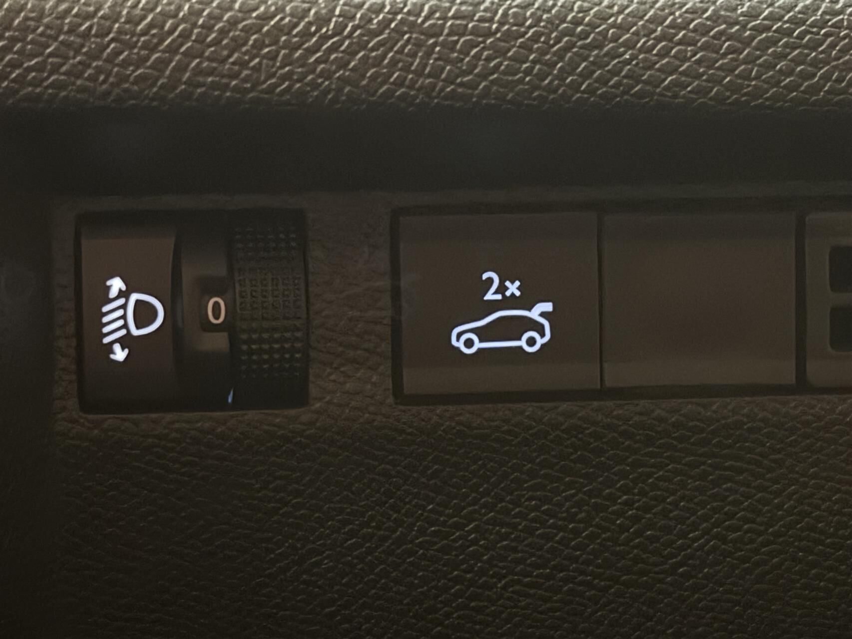 Billede af Citroën C4 X 1,2 PureTech Chevron Sport EAT8 130HK 5d 8g Aut.