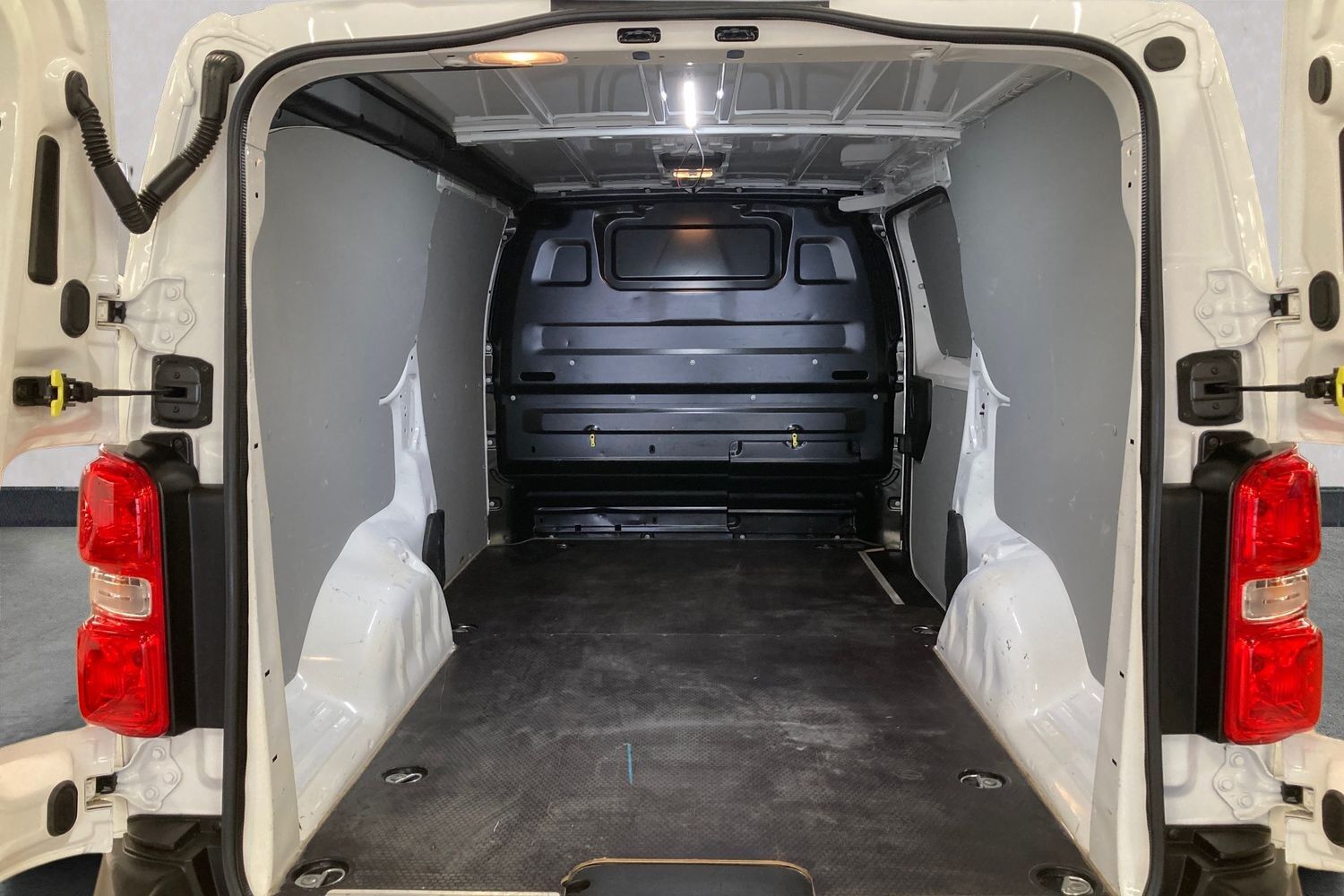 Billede af Opel Vivaro L3V2 2,0 BlueHDi Enjoy AT8 145HK Van 8g Aut.