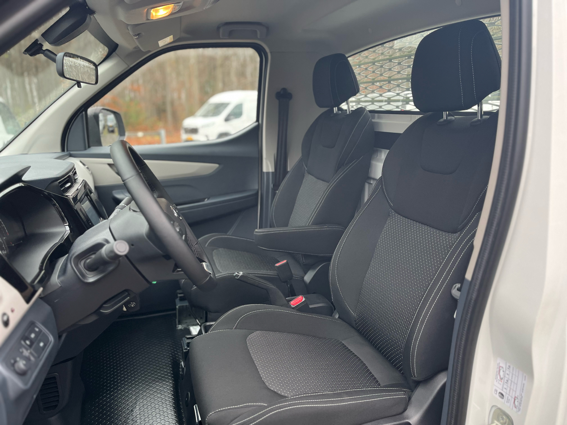 Billede af Maxus e-Deliver 3 LWB 50,2 kWh EL 122HK Ladv./Chas. Trinl. Gear