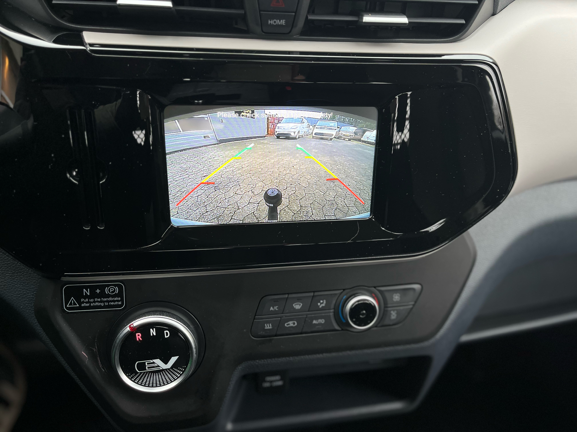 Billede af Maxus e-Deliver 3 LWB 50,2 kWh EL 122HK Ladv./Chas. Trinl. Gear