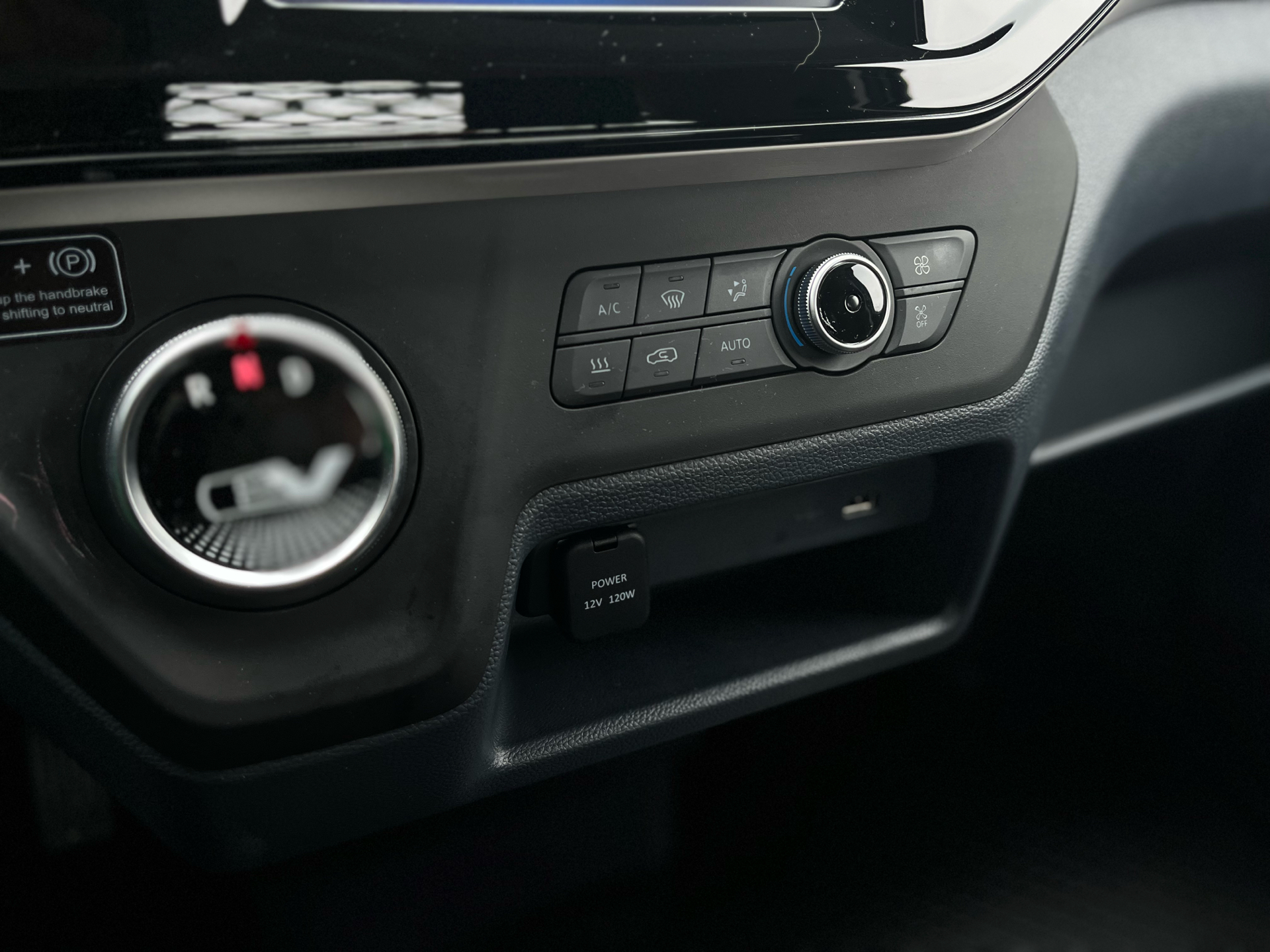 Billede af Maxus e-Deliver 3 LWB 50,2 kWh EL 122HK Ladv./Chas. Trinl. Gear