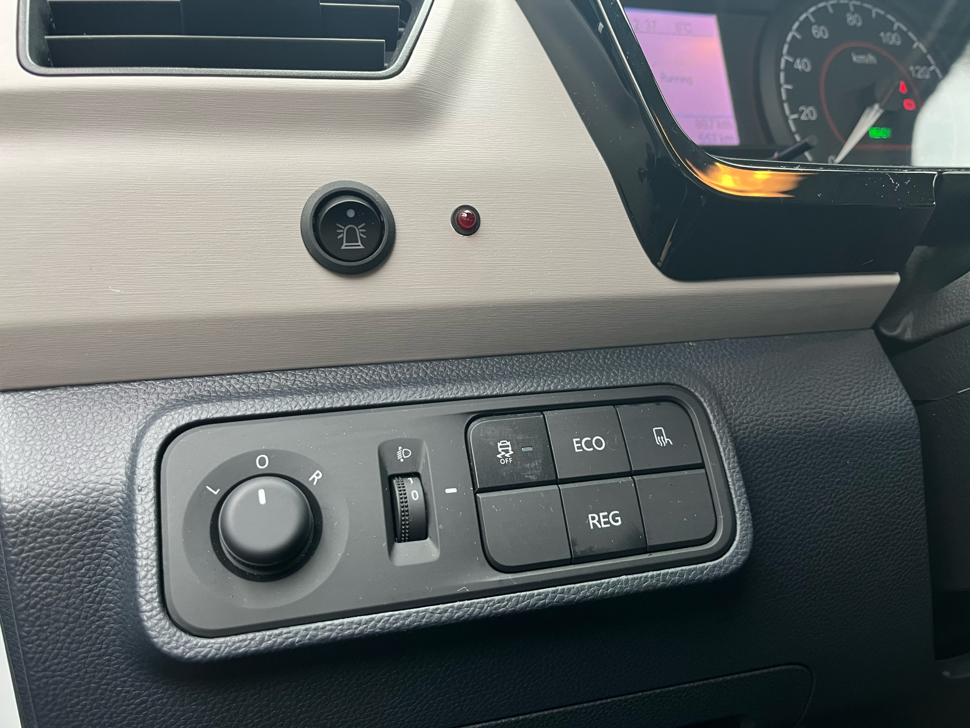 Billede af Maxus e-Deliver 3 LWB 50,2 kWh EL 122HK Ladv./Chas. Trinl. Gear