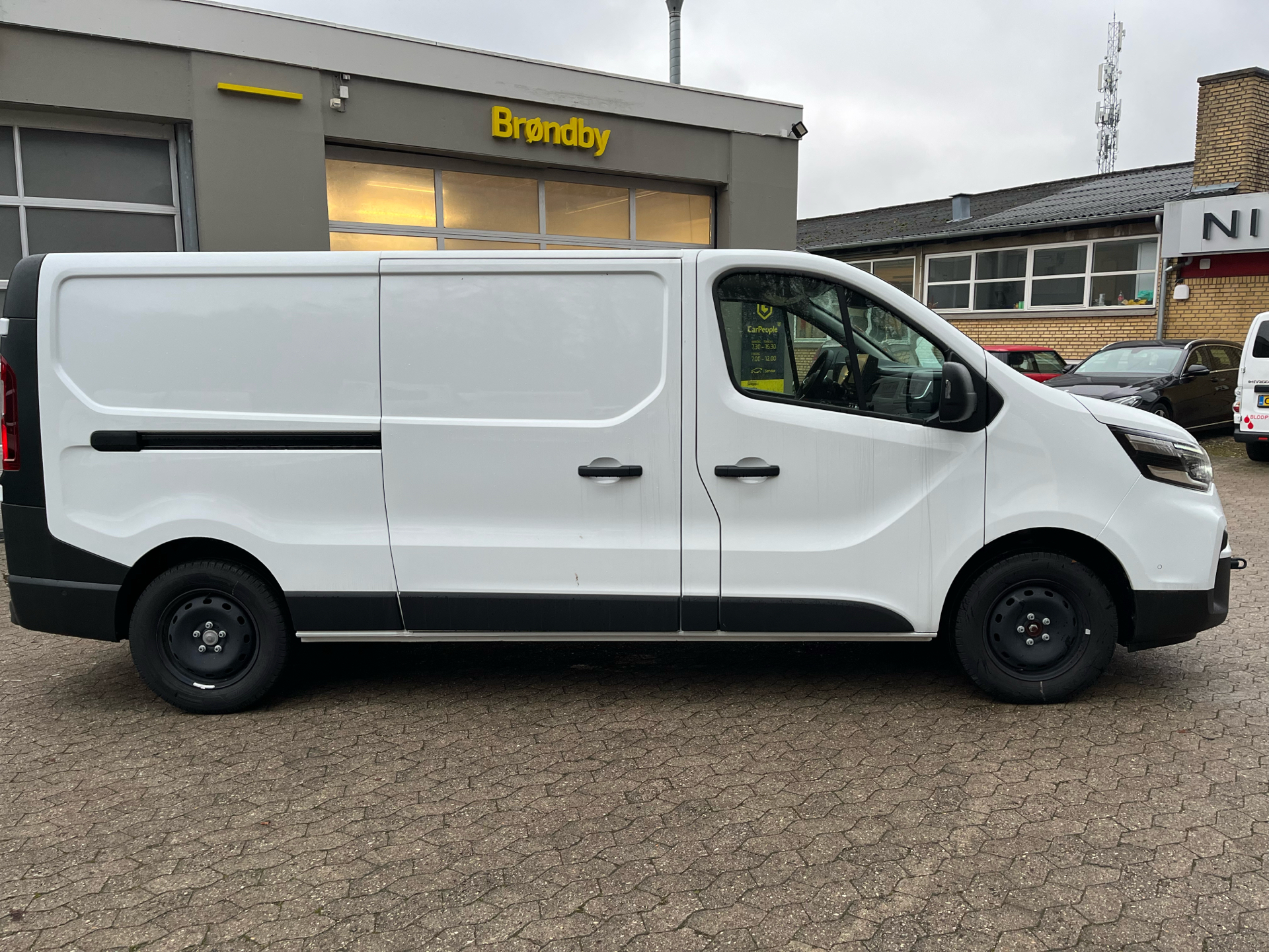 Billede af Nissan Primastar L2H1 2,0 DCi N-Connecta 150HK Van 6g Aut.
