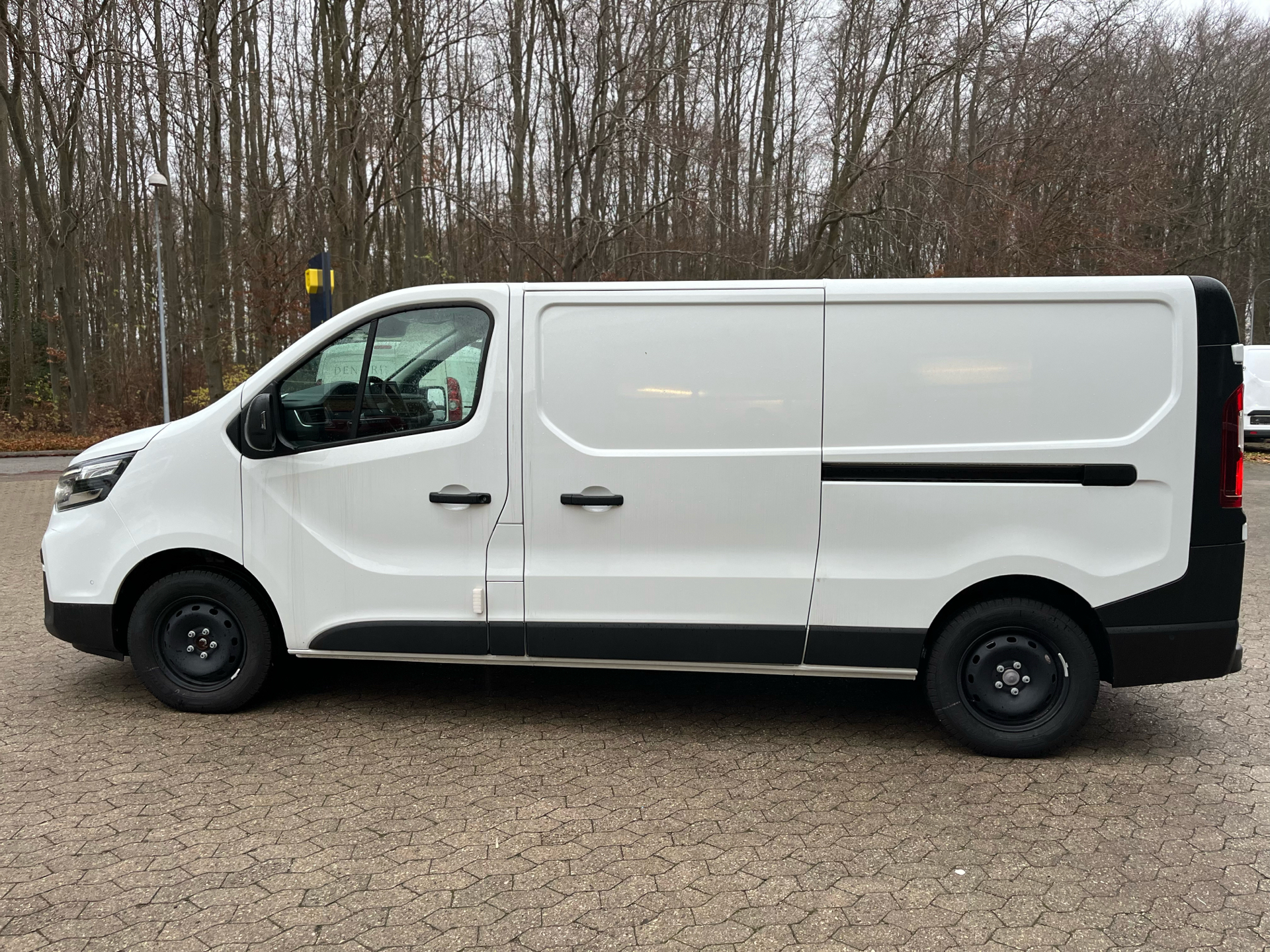 Billede af Nissan Primastar L2H1 2,0 DCi N-Connecta 150HK Van 6g Aut.
