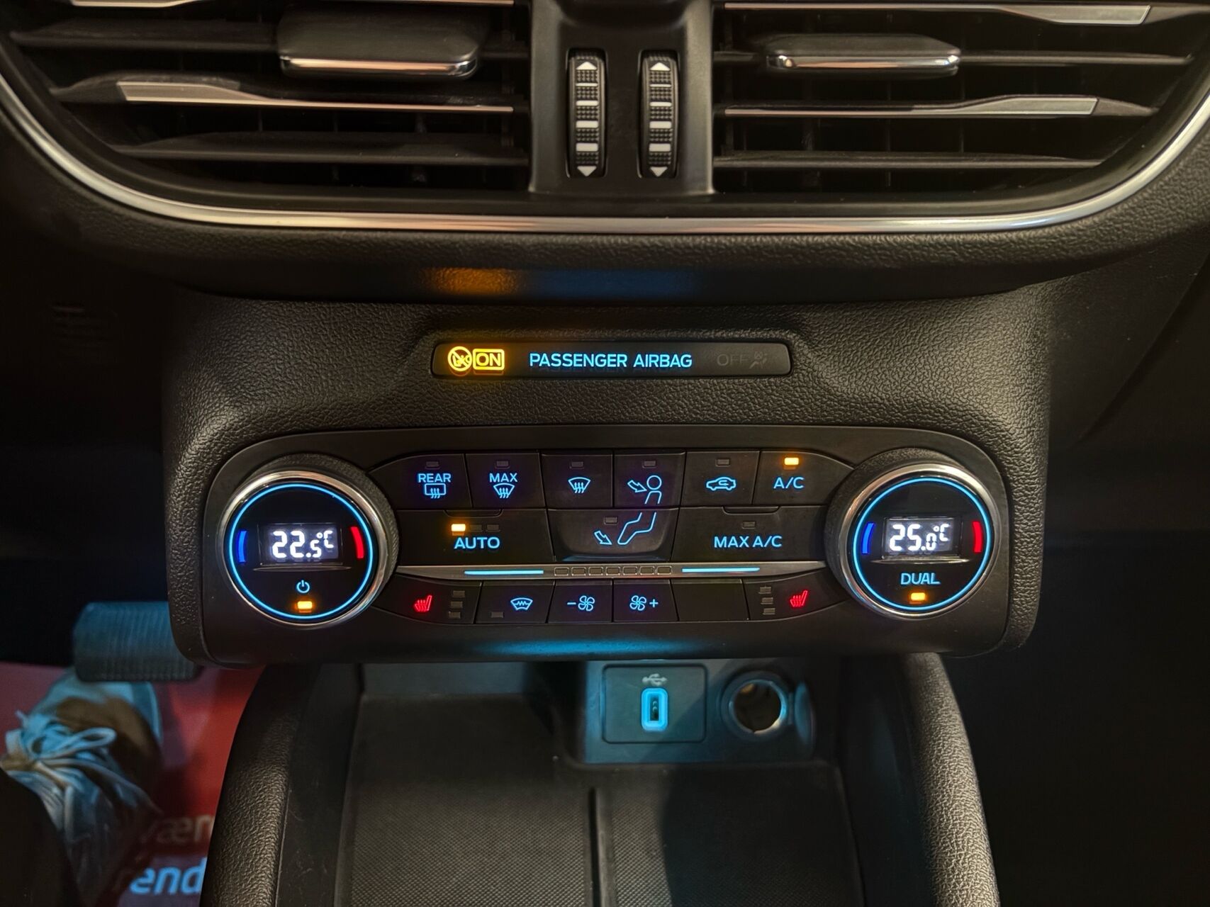 Billede af Ford Focus 1,5 EcoBlue Titanium Business 120HK Stc 8g Aut.