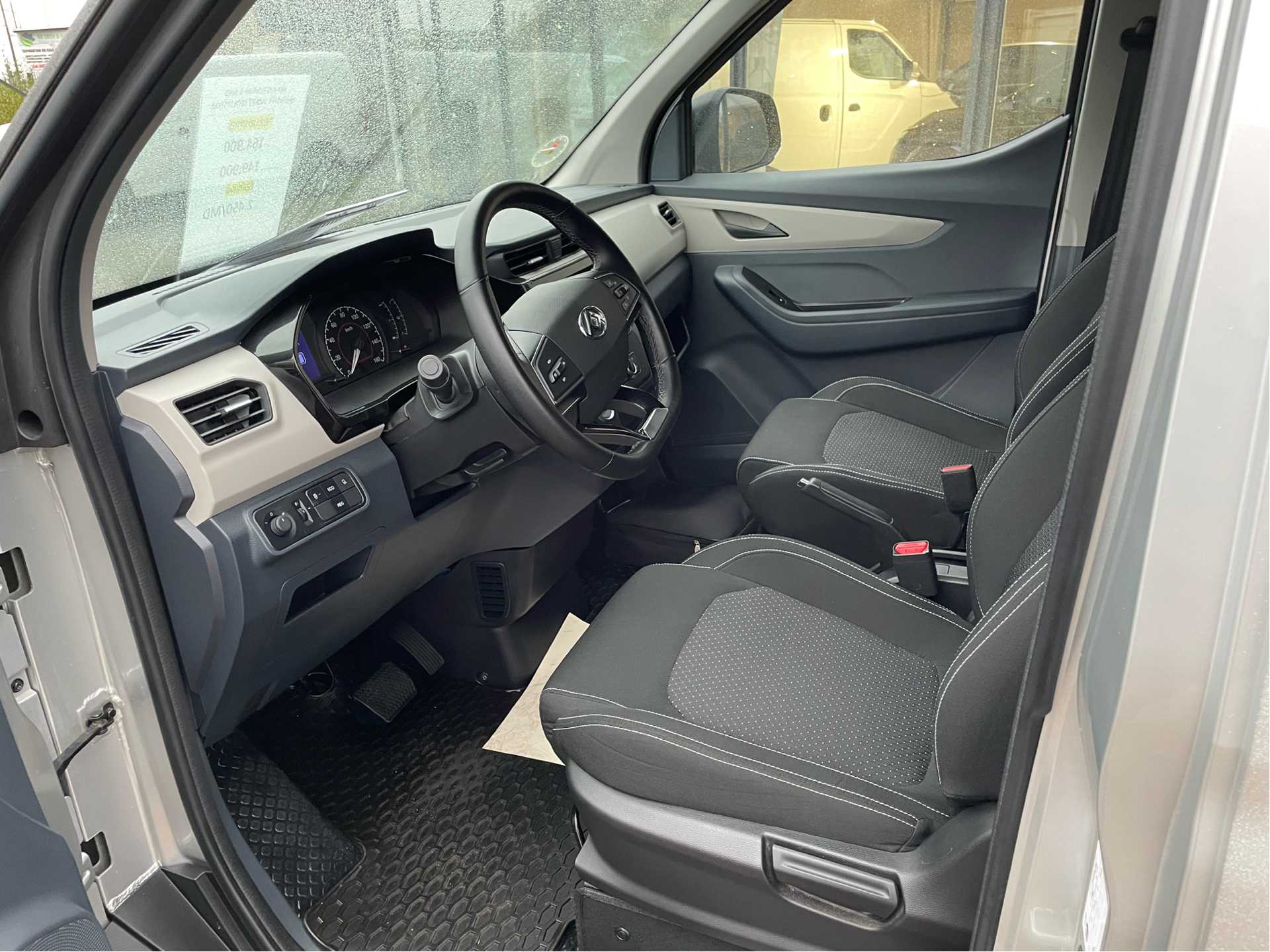 Billede af Maxus e-Deliver 3 LWB EL 122HK Van Aut.