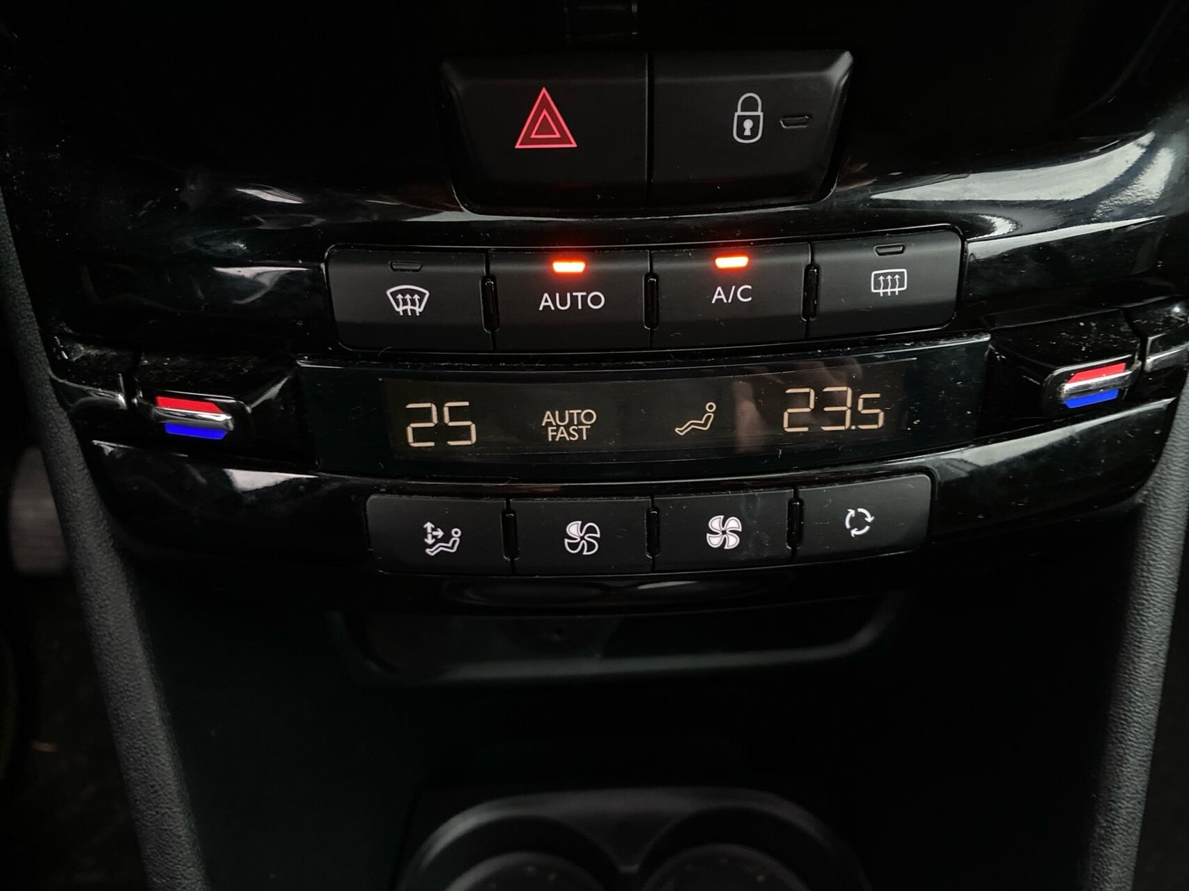 Billede af Peugeot 208 1,6 BlueHDi Selection Sky 100HK 5d