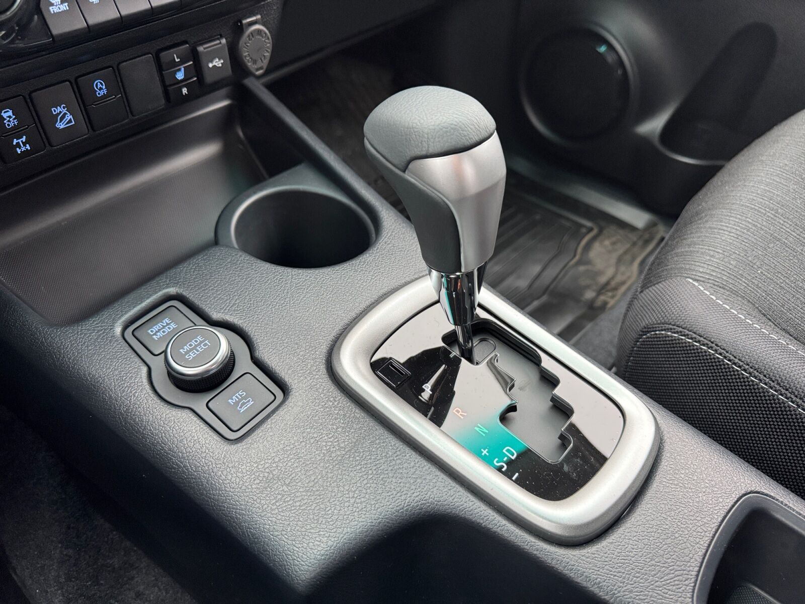 Billede af Toyota HiLux Dobb.Kab. 2,8 D-4D T3 AWD 204HK DobKab Aut.