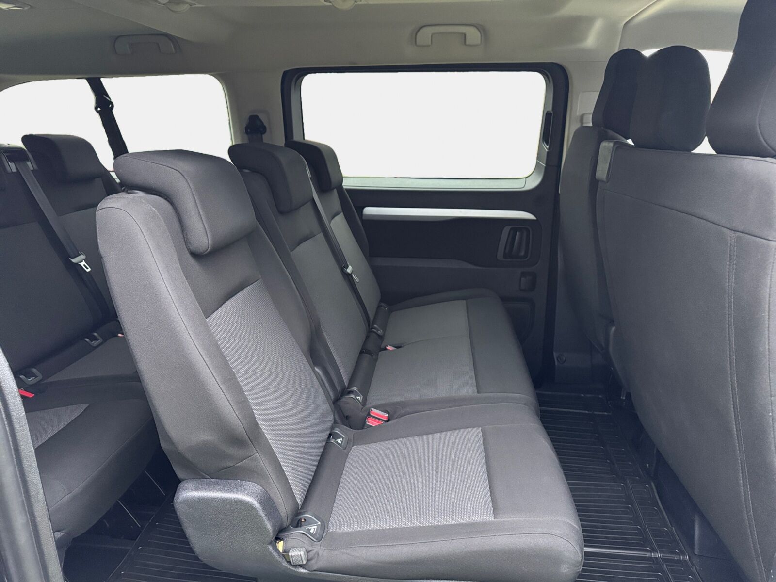 Billede af Toyota Proace Verso Electric Long EL Shuttle To skydedøre 136HK Aut.