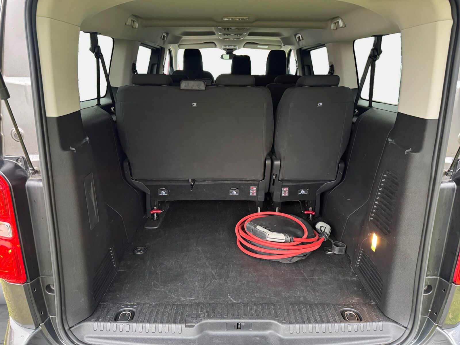 Billede af Toyota Proace Verso Electric Long EL Shuttle To skydedøre 136HK Aut.