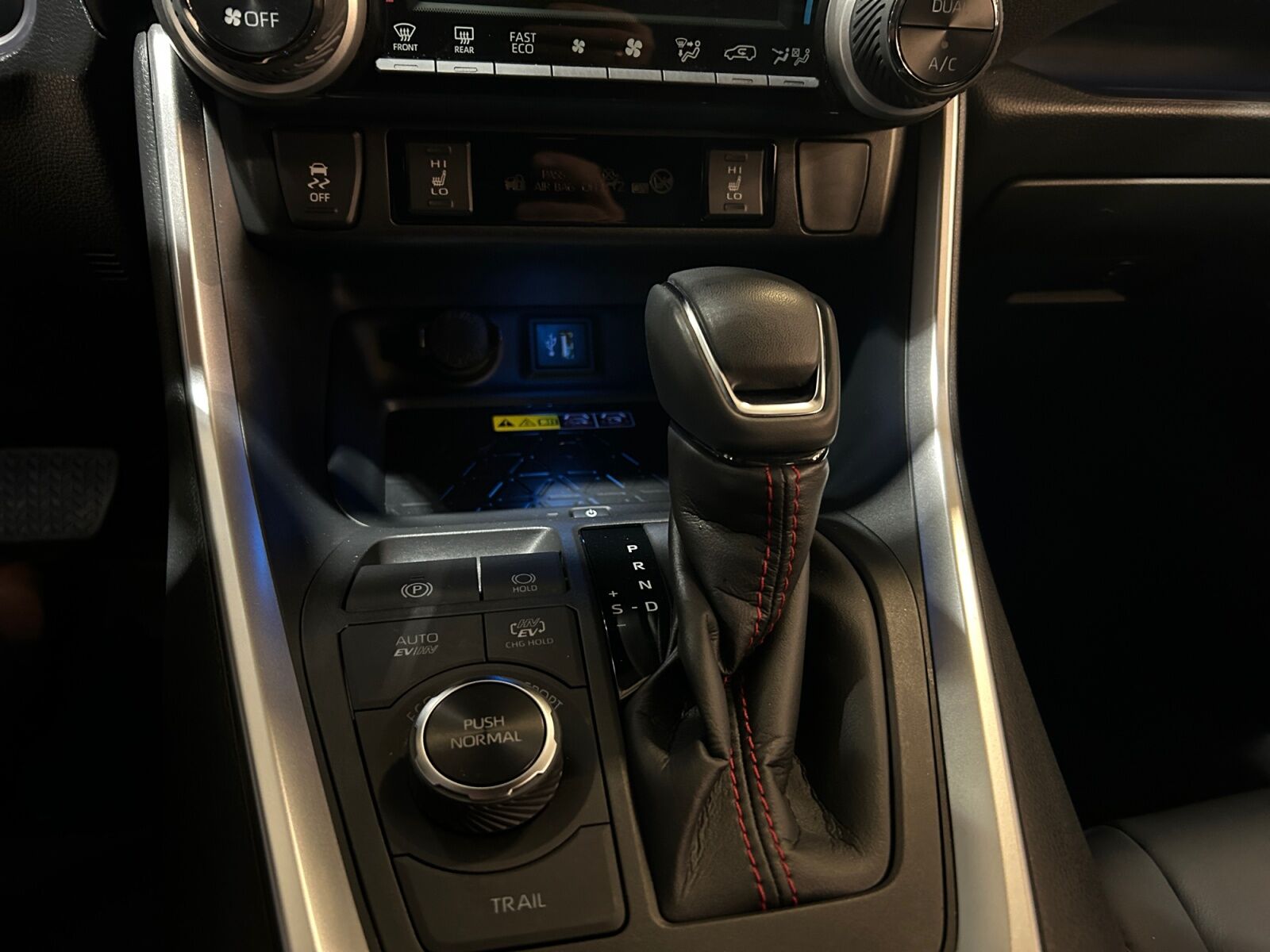 Billede af Toyota RAV4 Plug-in 2,5 Plugin-hybrid Active Comfort AWD 306HK 5d 6g Aut.