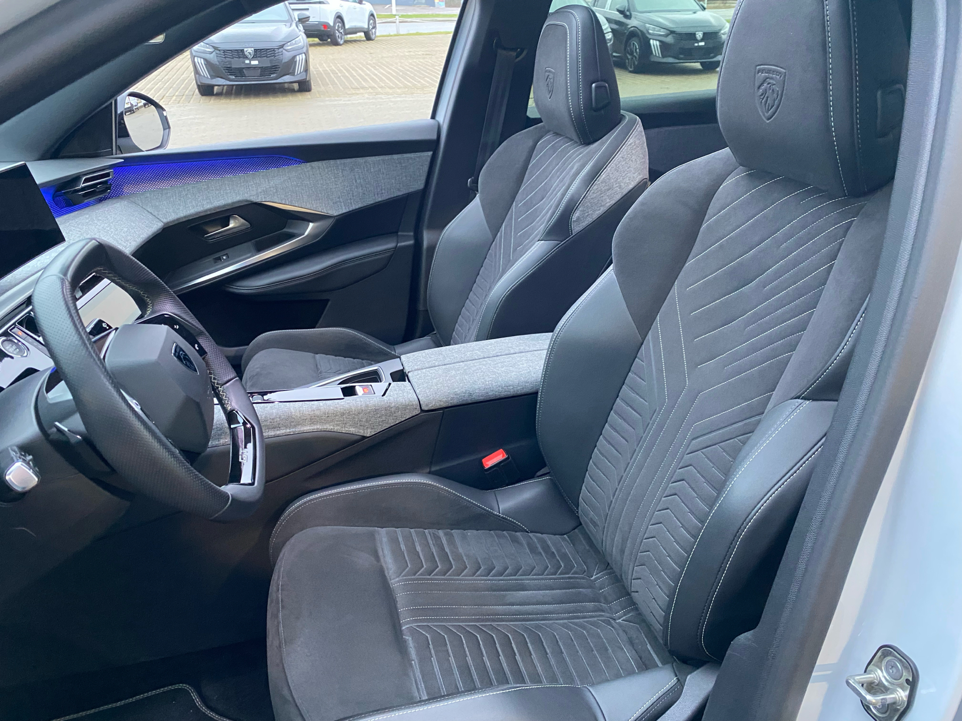 Billede af Peugeot e-3008 EL GT Pack 210HK 5d Aut.