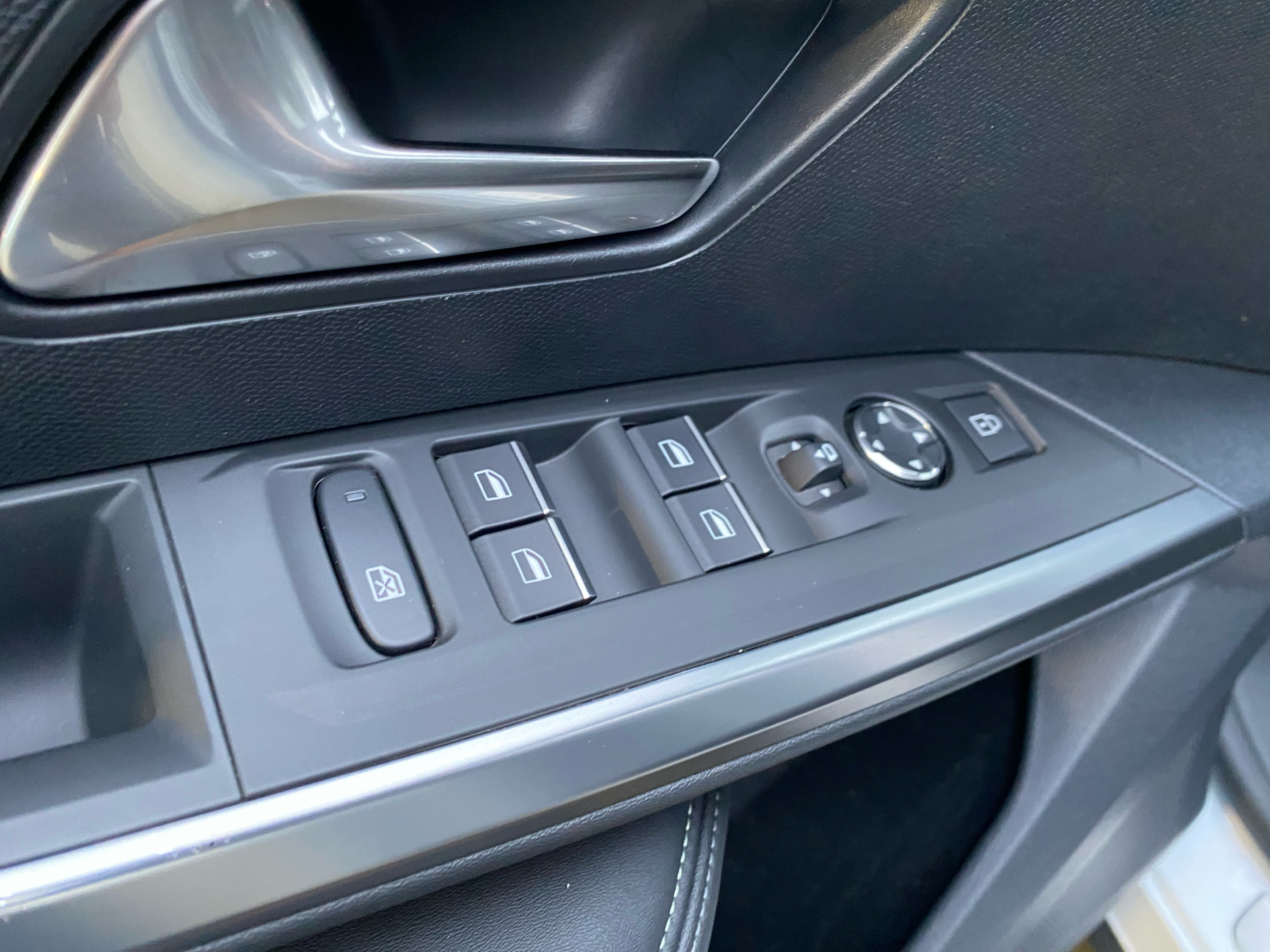 Billede af Peugeot e-3008 EL GT Pack 210HK 5d Aut.