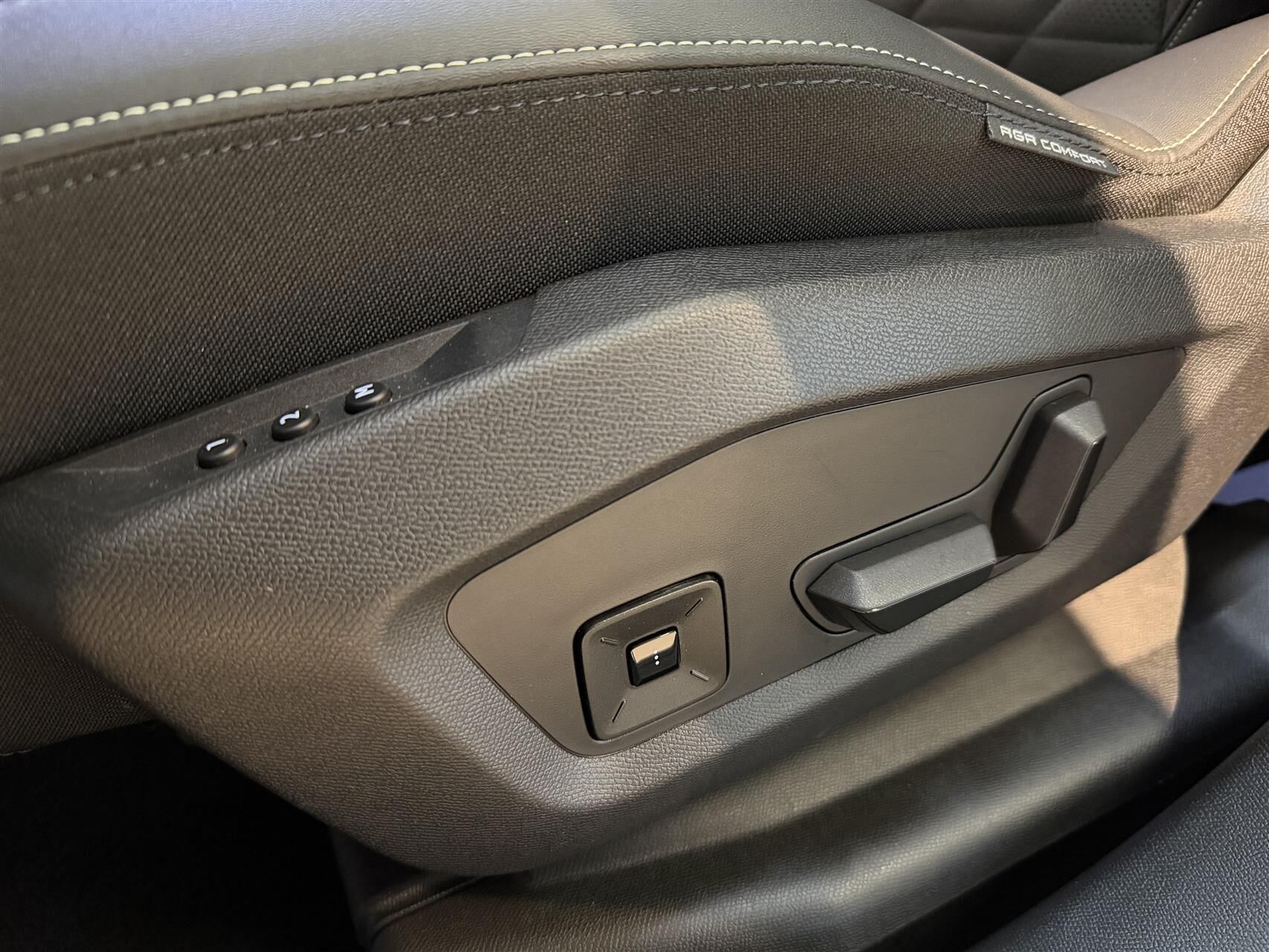 Billede af Peugeot e-3008 EL GT Pack 210HK 5d Aut.