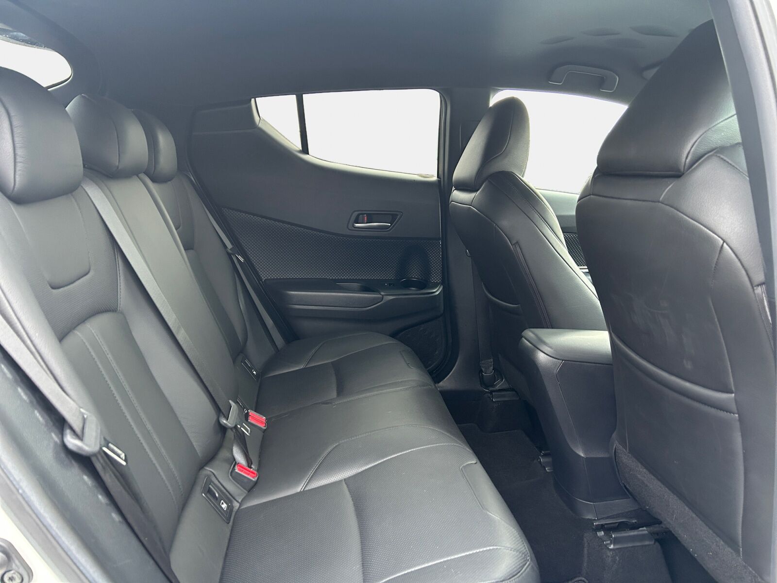 Billede af Toyota C-HR 1,8 Hybrid Premium Selected Bi-tone Multidrive S 122HK 5d Aut.