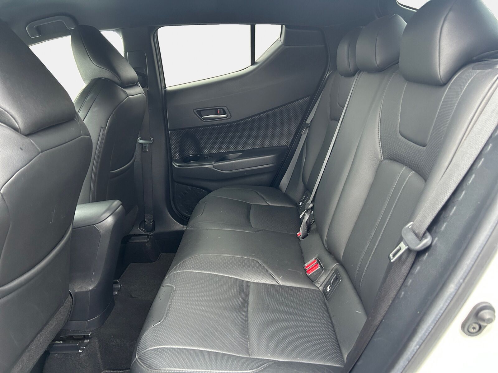 Billede af Toyota C-HR 1,8 Hybrid Premium Selected Bi-tone Multidrive S 122HK 5d Aut.