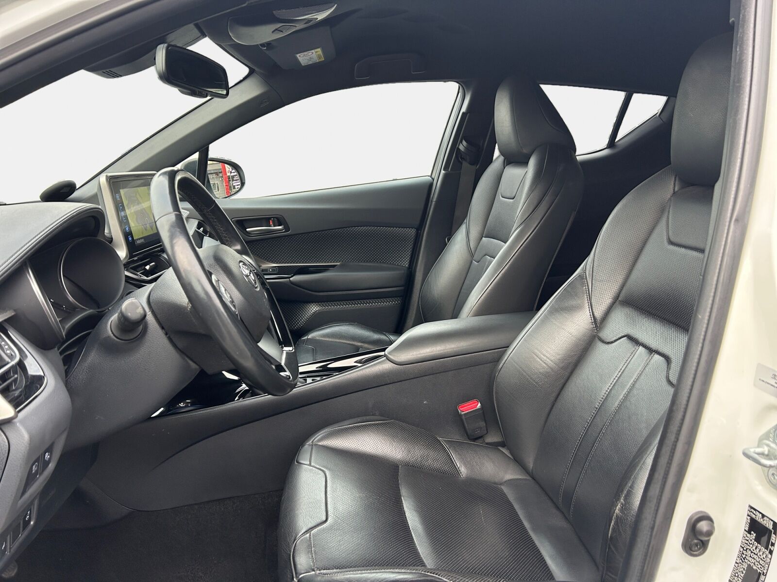 Billede af Toyota C-HR 1,8 Hybrid Premium Selected Bi-tone Multidrive S 122HK 5d Aut.