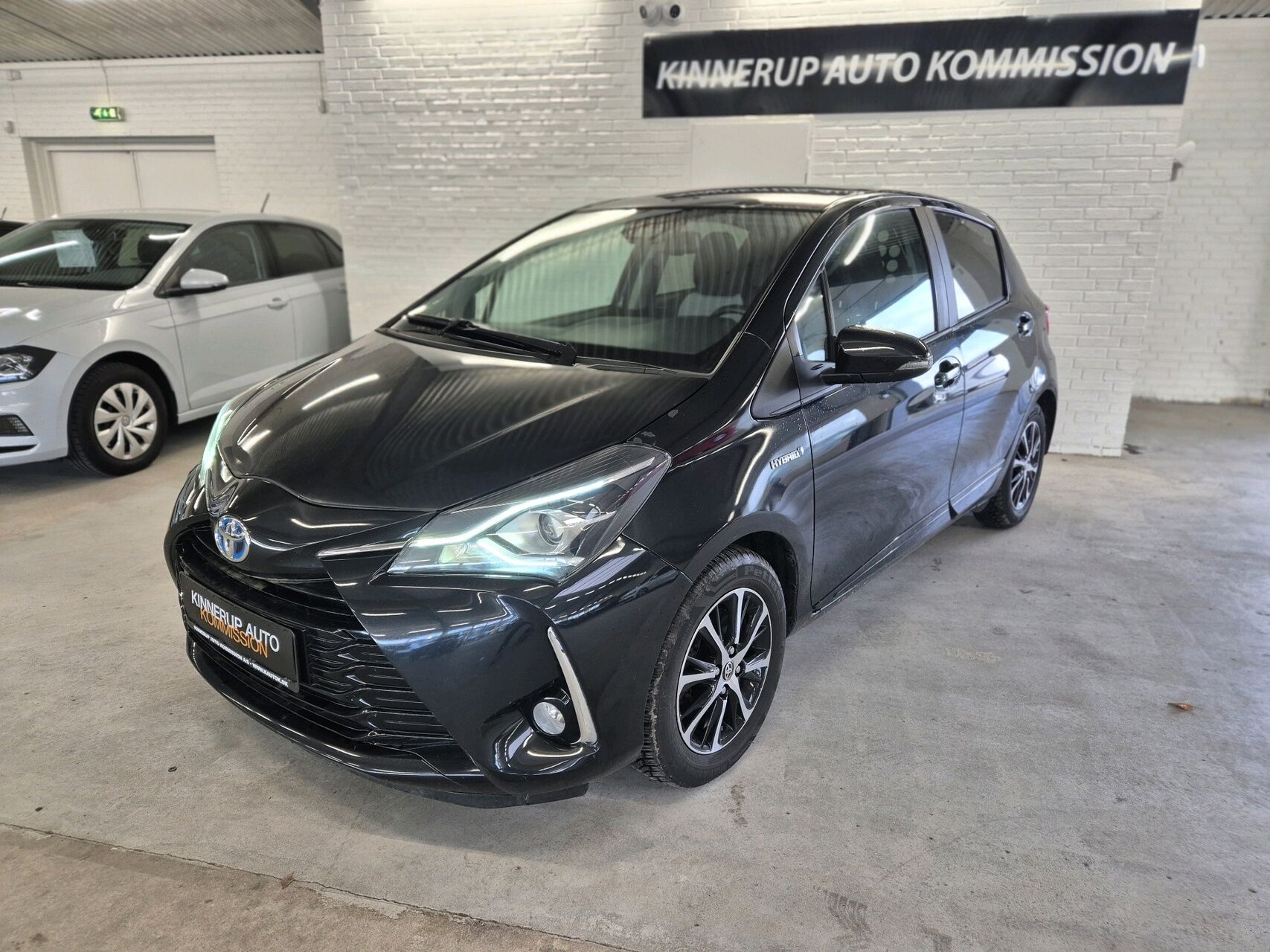 Billede af Toyota Yaris 1,5 Hybrid H2 Limited E-CVT 100HK 5d Trinl. Gear