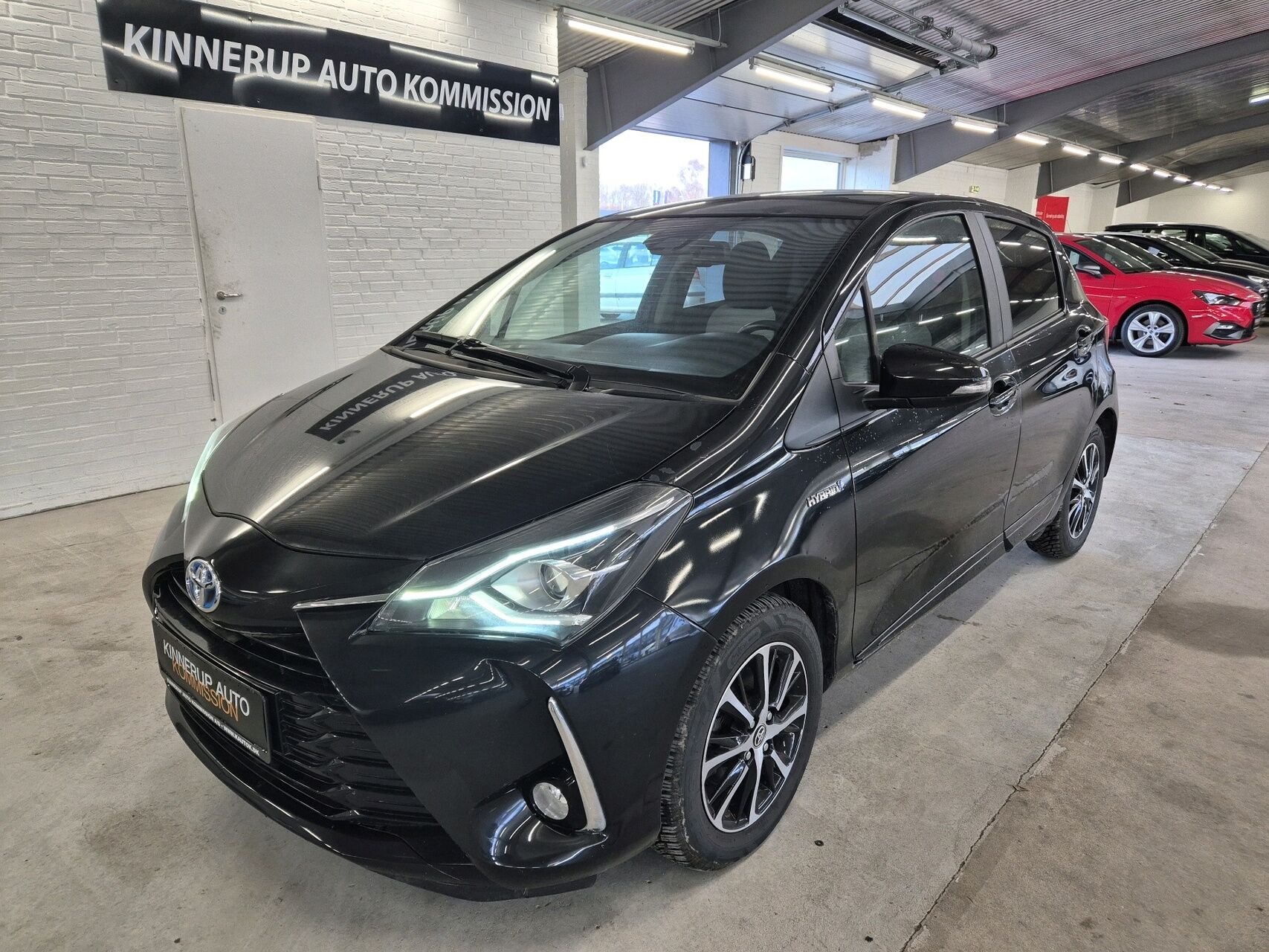 Billede af Toyota Yaris 1,5 Hybrid H2 Limited E-CVT 100HK 5d Trinl. Gear