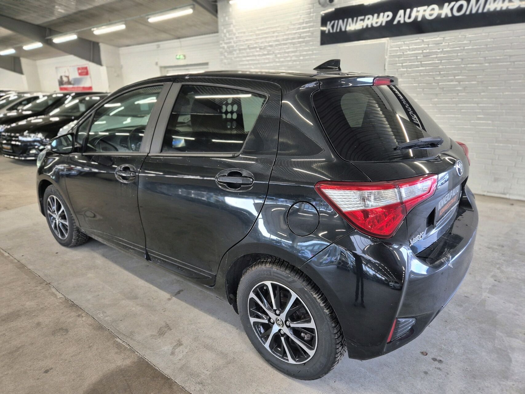 Billede af Toyota Yaris 1,5 Hybrid H2 Limited E-CVT 100HK 5d Trinl. Gear