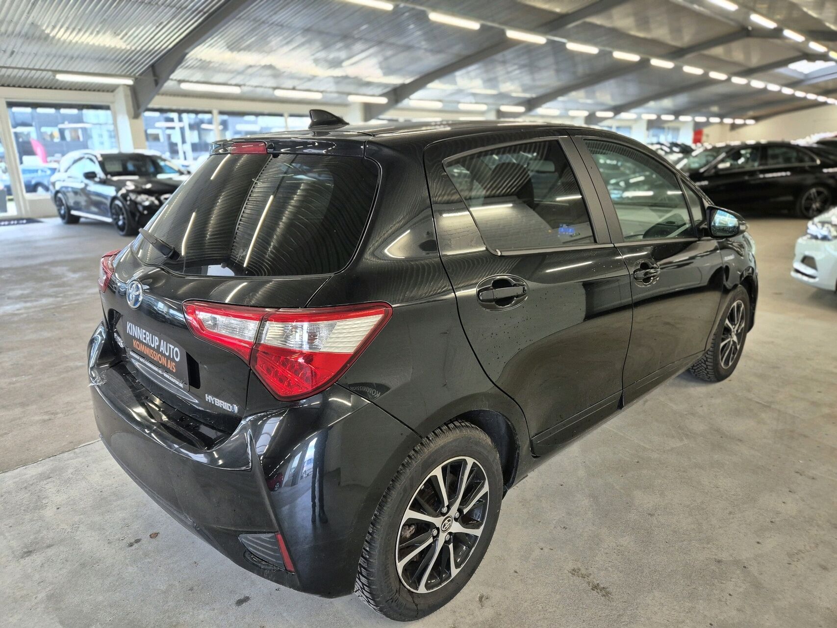 Billede af Toyota Yaris 1,5 Hybrid H2 Limited E-CVT 100HK 5d Trinl. Gear