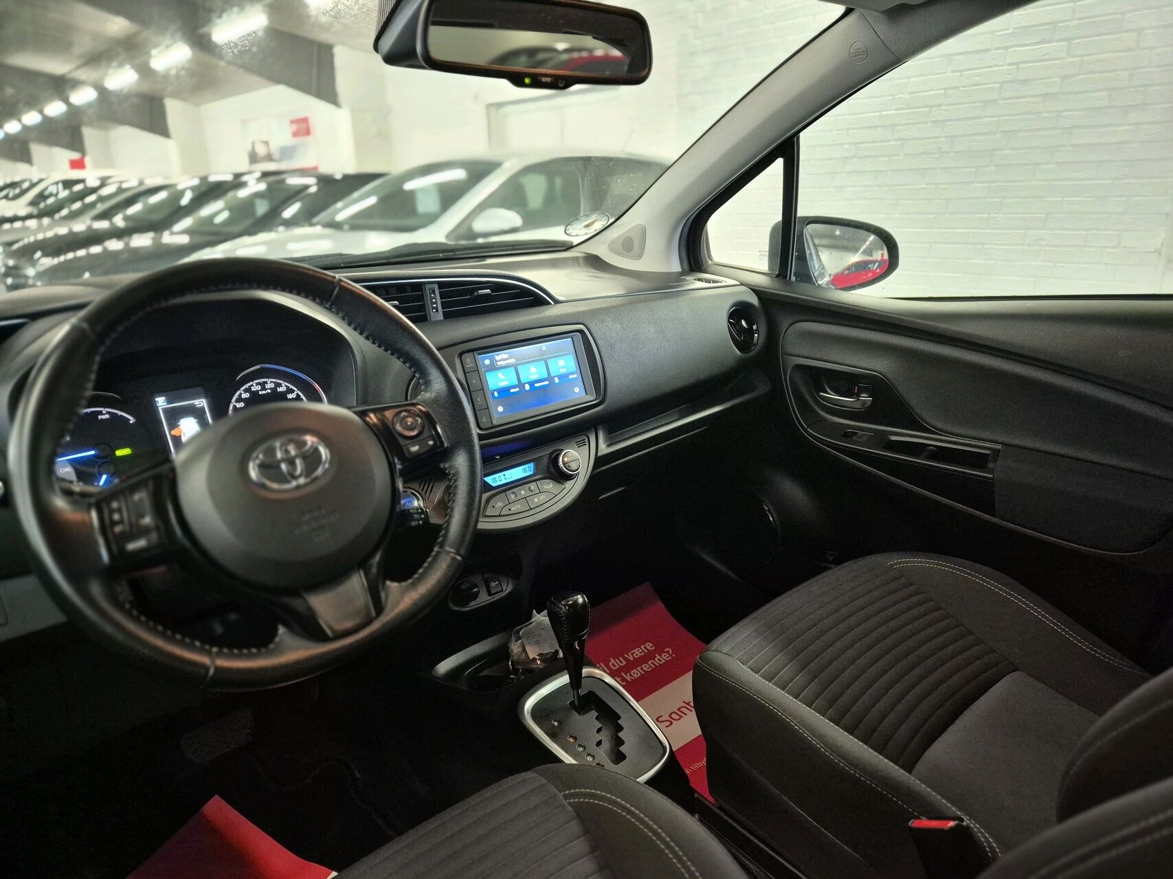 Billede af Toyota Yaris 1,5 Hybrid H2 Limited E-CVT 100HK 5d Trinl. Gear