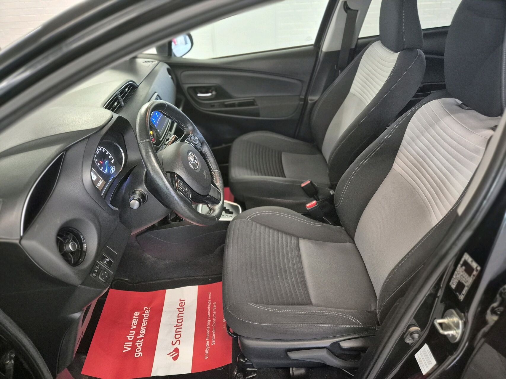 Billede af Toyota Yaris 1,5 Hybrid H2 Limited E-CVT 100HK 5d Trinl. Gear