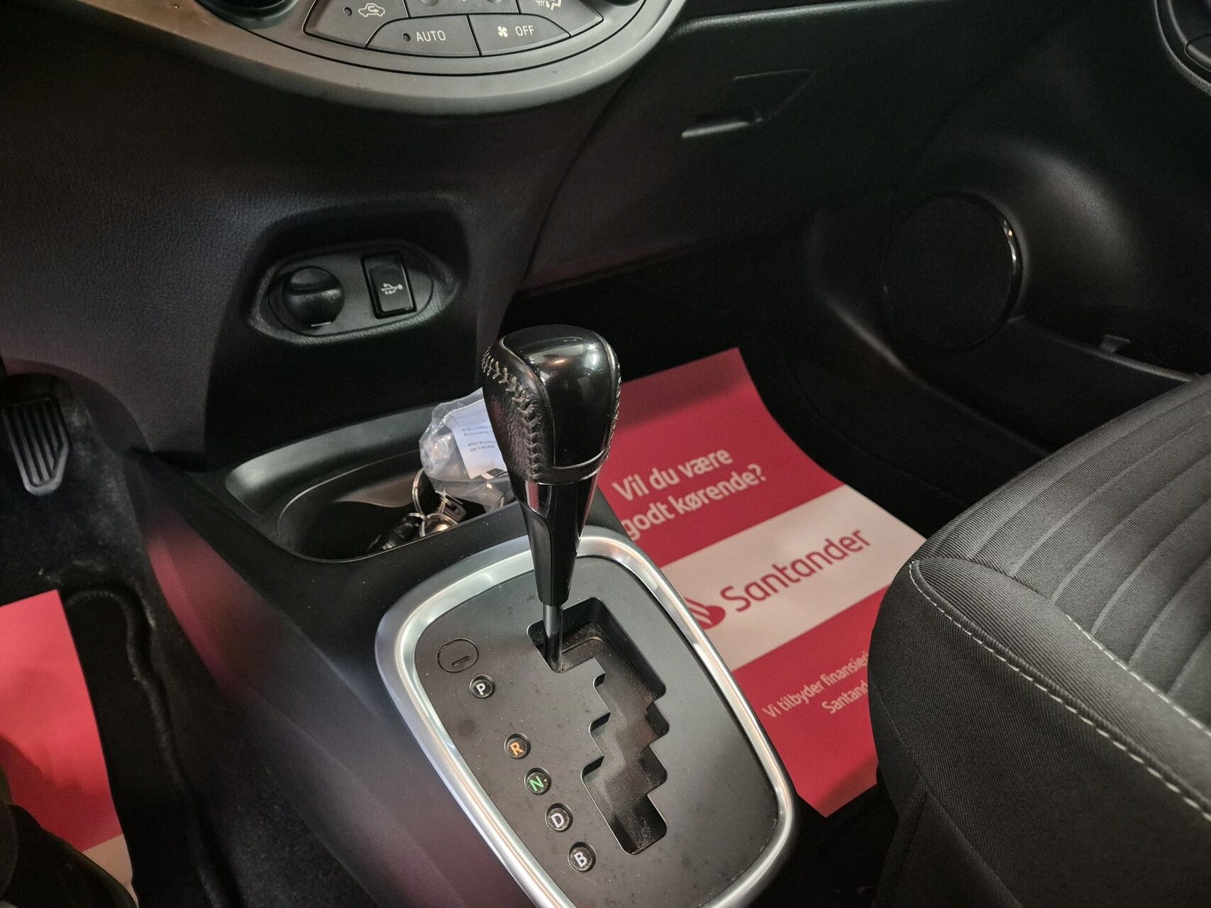 Billede af Toyota Yaris 1,5 Hybrid H2 Limited E-CVT 100HK 5d Trinl. Gear