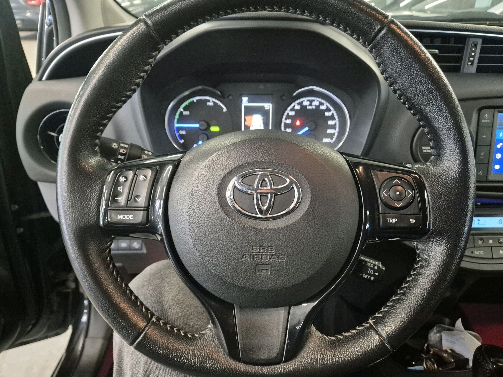 Billede af Toyota Yaris 1,5 Hybrid H2 Limited E-CVT 100HK 5d Trinl. Gear