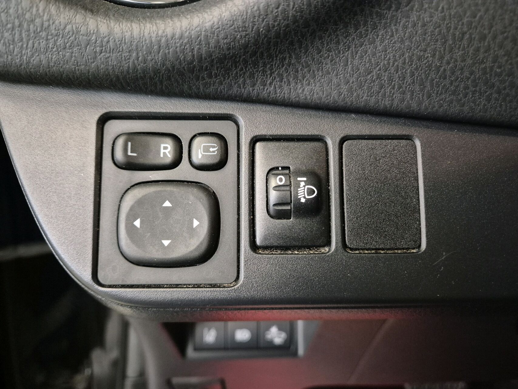 Billede af Toyota Yaris 1,5 Hybrid H2 Limited E-CVT 100HK 5d Trinl. Gear