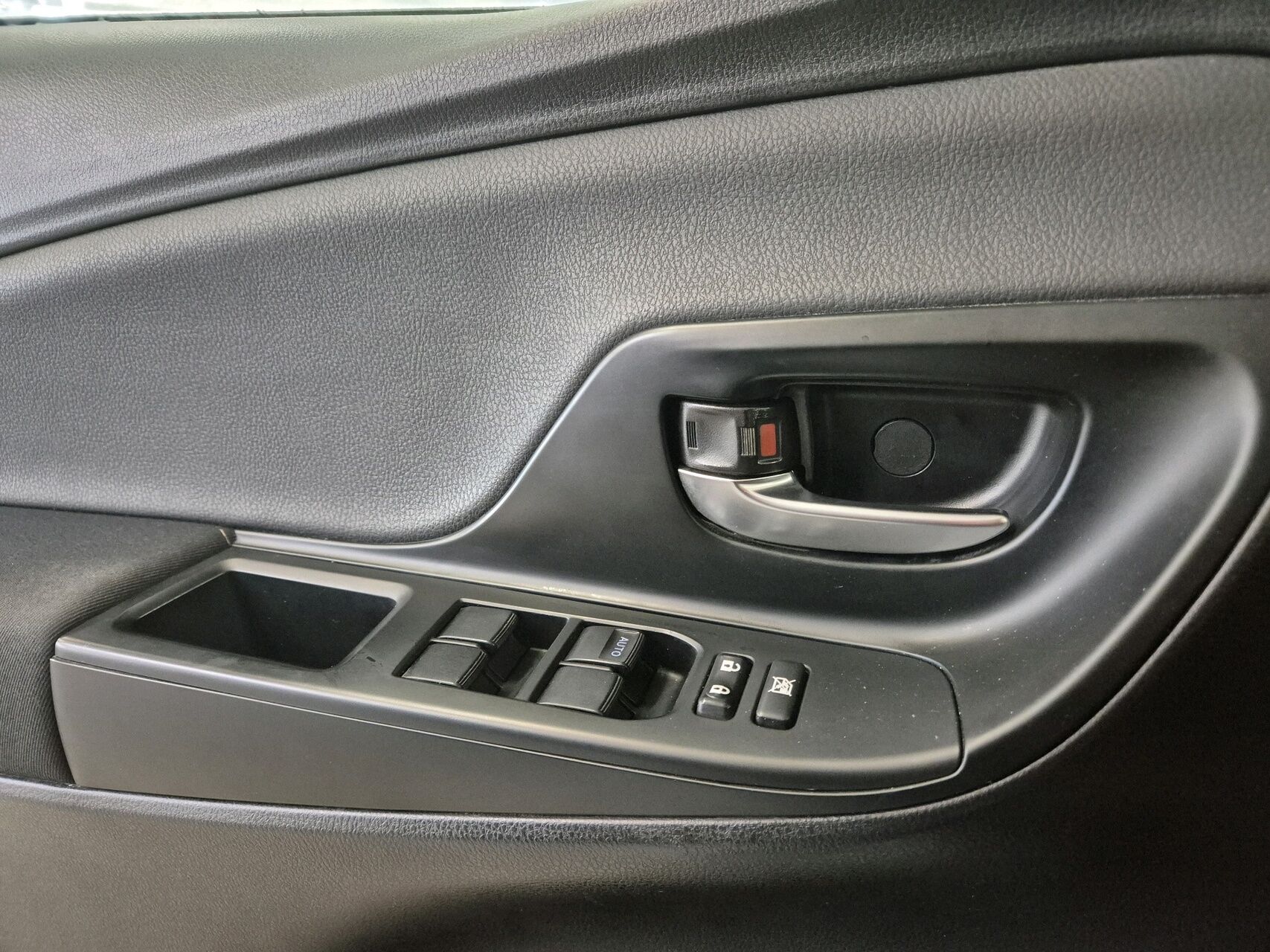 Billede af Toyota Yaris 1,5 Hybrid H2 Limited E-CVT 100HK 5d Trinl. Gear