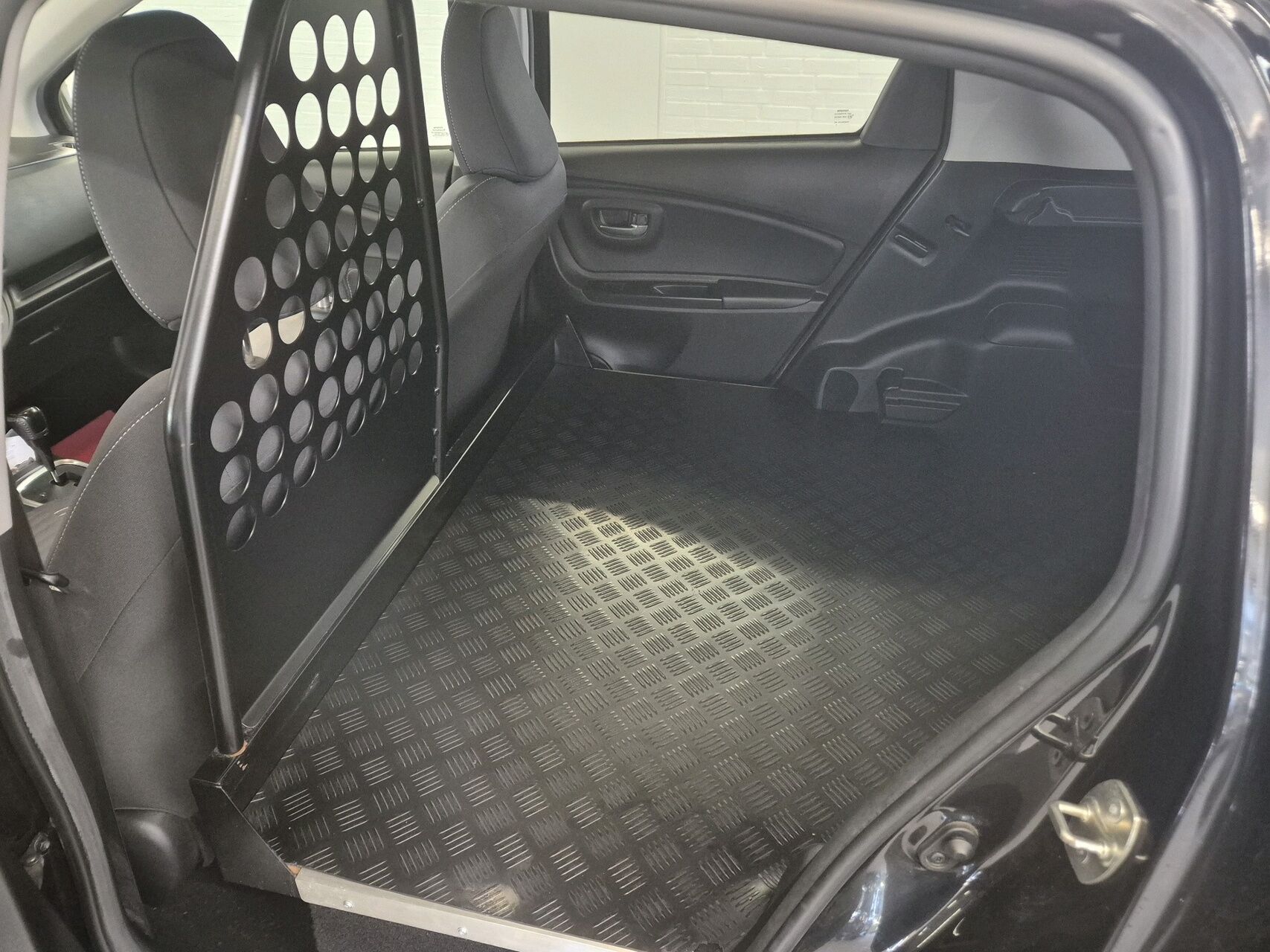 Billede af Toyota Yaris 1,5 Hybrid H2 Limited E-CVT 100HK 5d Trinl. Gear