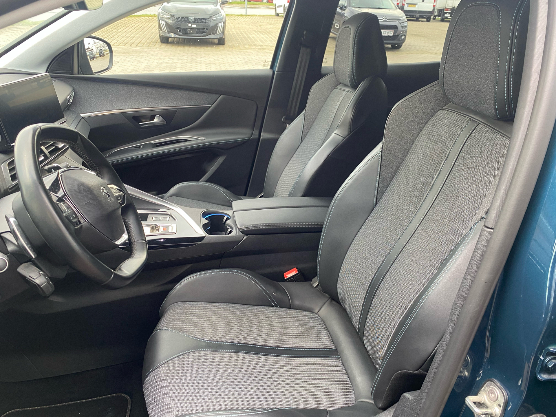 Billede af Peugeot 3008 1,6 PureTech  Plugin-hybrid First Selection EAT8 225HK 5d 8g Aut.