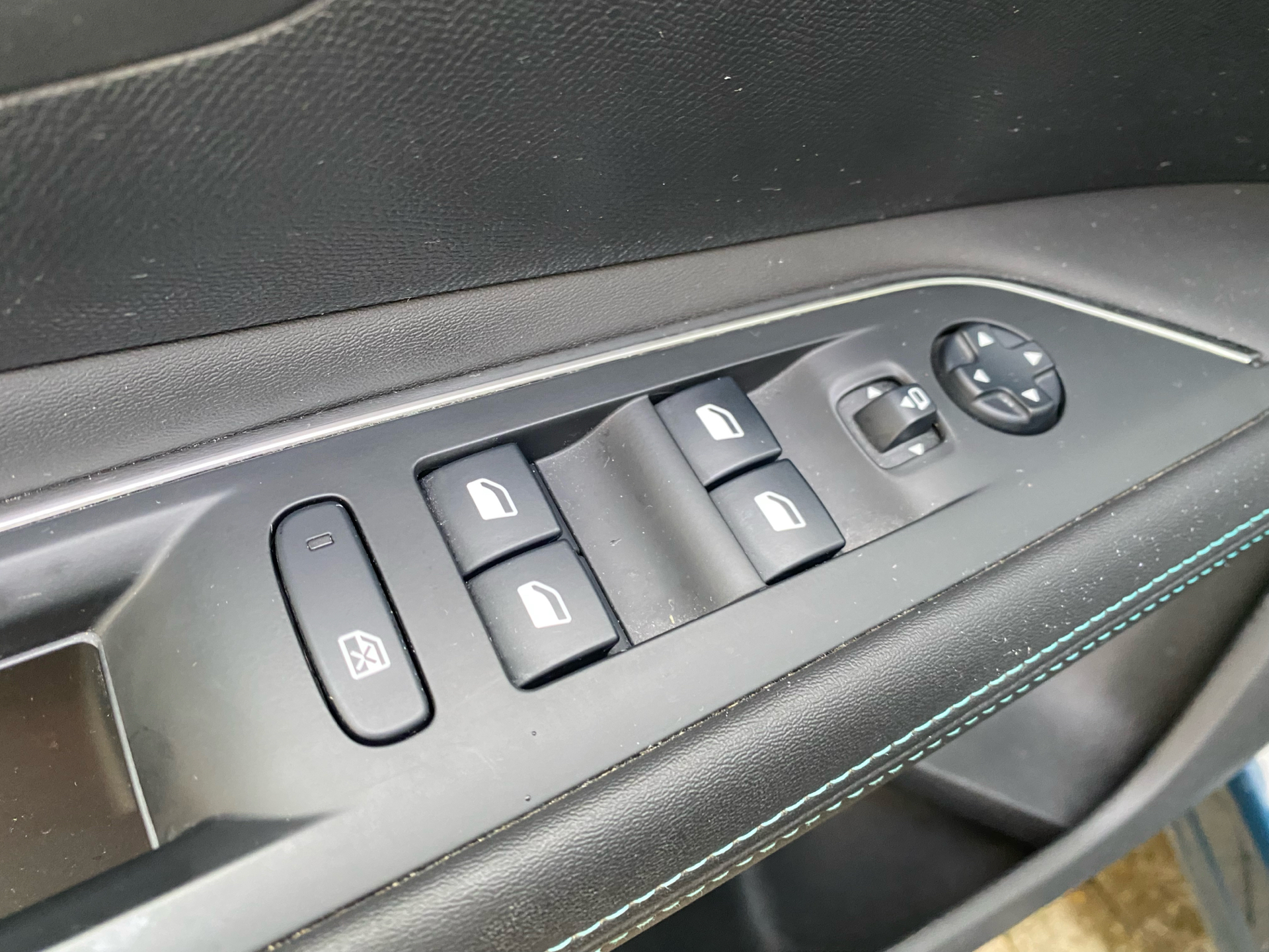 Billede af Peugeot 3008 1,6 PureTech  Plugin-hybrid First Selection EAT8 225HK 5d 8g Aut.