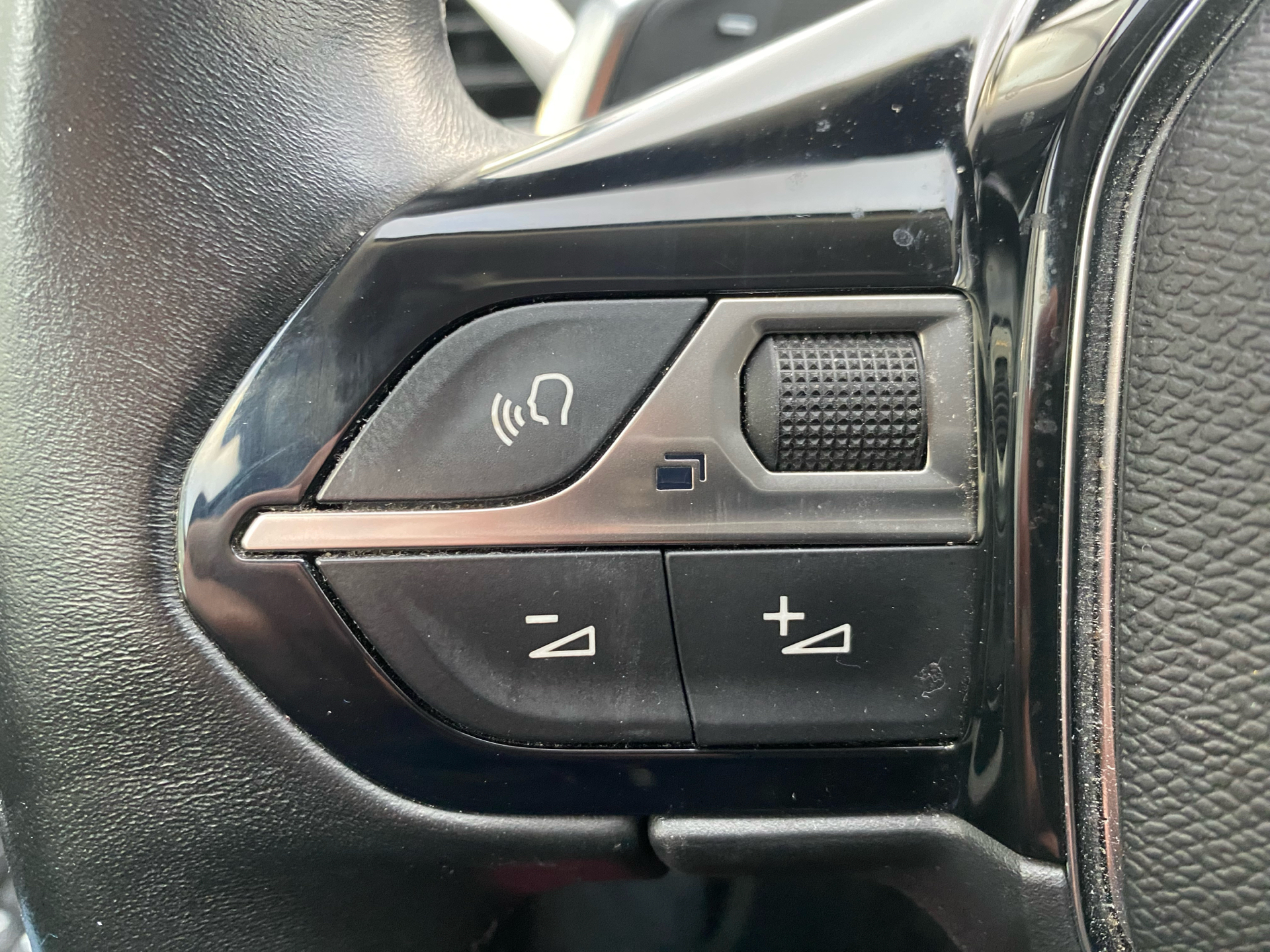 Billede af Peugeot 3008 1,6 PureTech  Plugin-hybrid First Selection EAT8 225HK 5d 8g Aut.